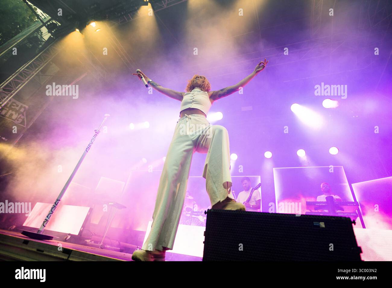 16 juin 2017 - Bergen, Angleterre, Norvège - Norvège, Bergen â€šÃ„Ã¬ 16 juin 2017. La chanteuse, compositrice et musicienne norvégienne Gabrielle Susanne Solheim Leithaug est surtout connue sous le nom de Gabrille et donne ici un concert live lors du festival de musique norvégien Bergenfest 2017 à Bergen. (Crédit image : © Jarle H. Moe/Gonzales photo via ZUMA Press) Banque D'Images