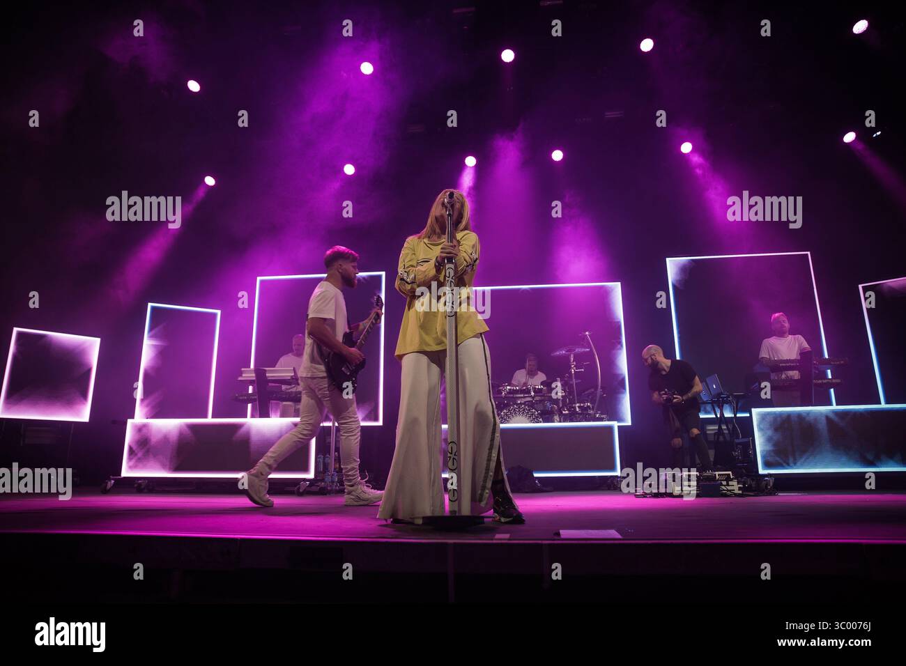 10 août 2017 - Oslo, Angleterre, Norvège - Norvège, Oslo â€šÃ„Ã¬ 10 août 2017. La chanteuse, compositrice et musicienne norvégienne Gabrielle Susanne Solheim Leithaug est surtout connue sous le nom de Gabrille et donne ici un concert live lors du festival de musique norvégien vÃ²yafestivalen 2017 à Oslo. (Crédit image : © Tord Litleskare/Gonzales photo via ZUMA Press) Banque D'Images