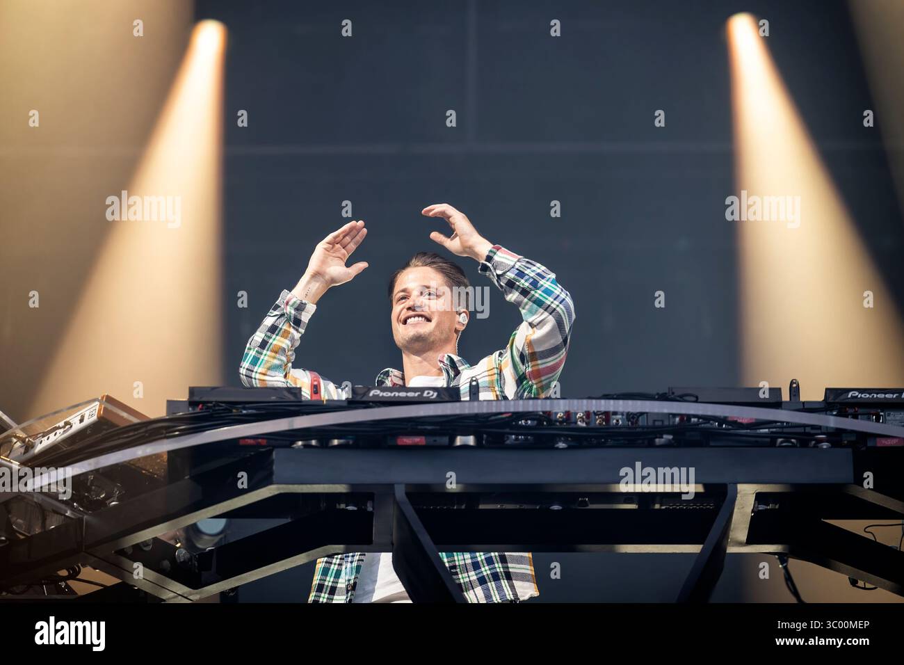 2 juillet 2022, Norvège, Oslo, Ullevaal Stadion : Oslo, Norvège. 02 juillet 2022. Le producteur, DJ et remixeur norvégien KYGO donne un concert au stade Ullevaal d'Oslo., Credit :Terje Dokken / ZUMA Press (Credit image : © Terje Dokken/Gonzales photo via ZUMA Press) Banque D'Images