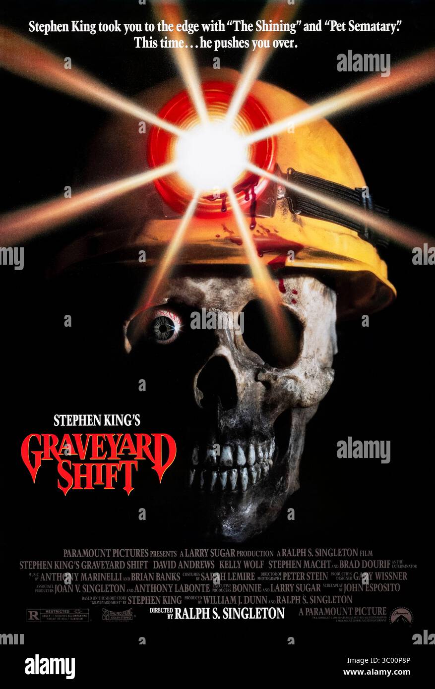 Graveyard Shift (1990) réalisé par Ralph S. Singleton et mettant en vedette David Andrews, Kelly Wolf et Stephen Macht. Un groupe d'ouvriers d'une usine textile doit affronter une colonie de rats monstrueux se cachant dans le sous-sol dans cette adaptation d'une nouvelle de Stephen King. Photographie d'une affiche américaine originale de 1990 À USAGE ÉDITORIAL EXCLUSIF. Crédit : BFA / Paramount Pictures Banque D'Images