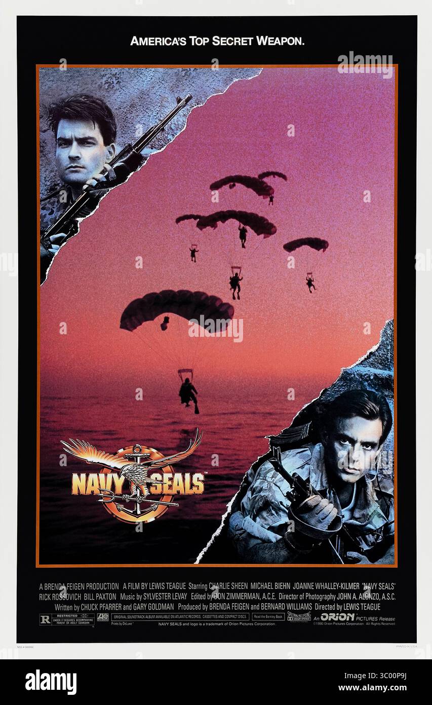 Navy SEALs (1990) réalisé par Lewis Teague et mettant en vedette Charlie Sheen, Michael Biehn et Joanne Whalley. Une équipe d'élites combat les terroristes du moyen-Orient pour récupérer les armes volées dans ce thriller d'action militaire patriotique. Photographie d'une affiche américaine originale de 1990 À USAGE ÉDITORIAL EXCLUSIF. Crédit : BFA / Orion Pictures Banque D'Images