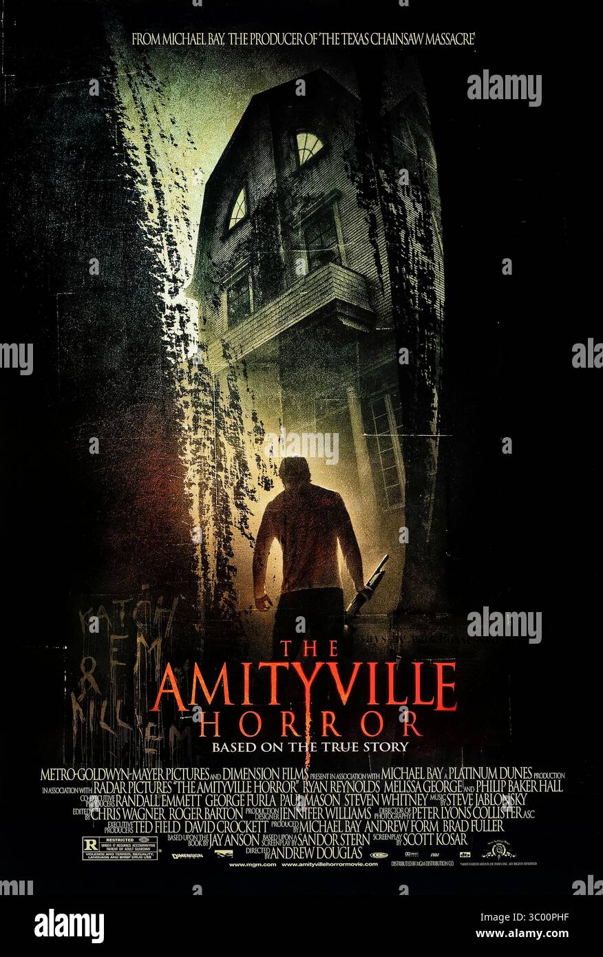 The Amityville Horror (2005) réalisé par Andrew Douglas et mettant en vedette Ryan Reynolds, Melissa George et Jesse James. Une famille emménage dans une nouvelle maison ignorant son histoire violente, pour être tourmentée par des forces surnaturelles terrifiantes dans ce remake du classique de l'horreur de 1979. Photographie d'une affiche américaine originale de 2005 À USAGE ÉDITORIAL EXCLUSIF. Crédit : BFA / Metro-Goldwyn-Mayer Banque D'Images