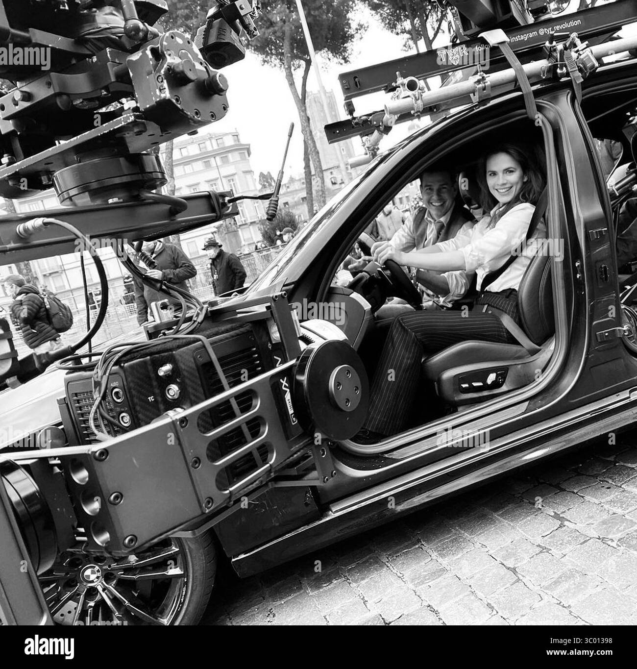 Mission : impossible - Dead Reckoning part One (2023)Hayley Atwell dans le rôle de Grace Tom Cruise dans le rôle d'Ethan Hunt *Filmstill - usage éditorial seulement* Voir instructions spéciales. CAP/TFS image fournie par Capital Pictures Banque D'Images