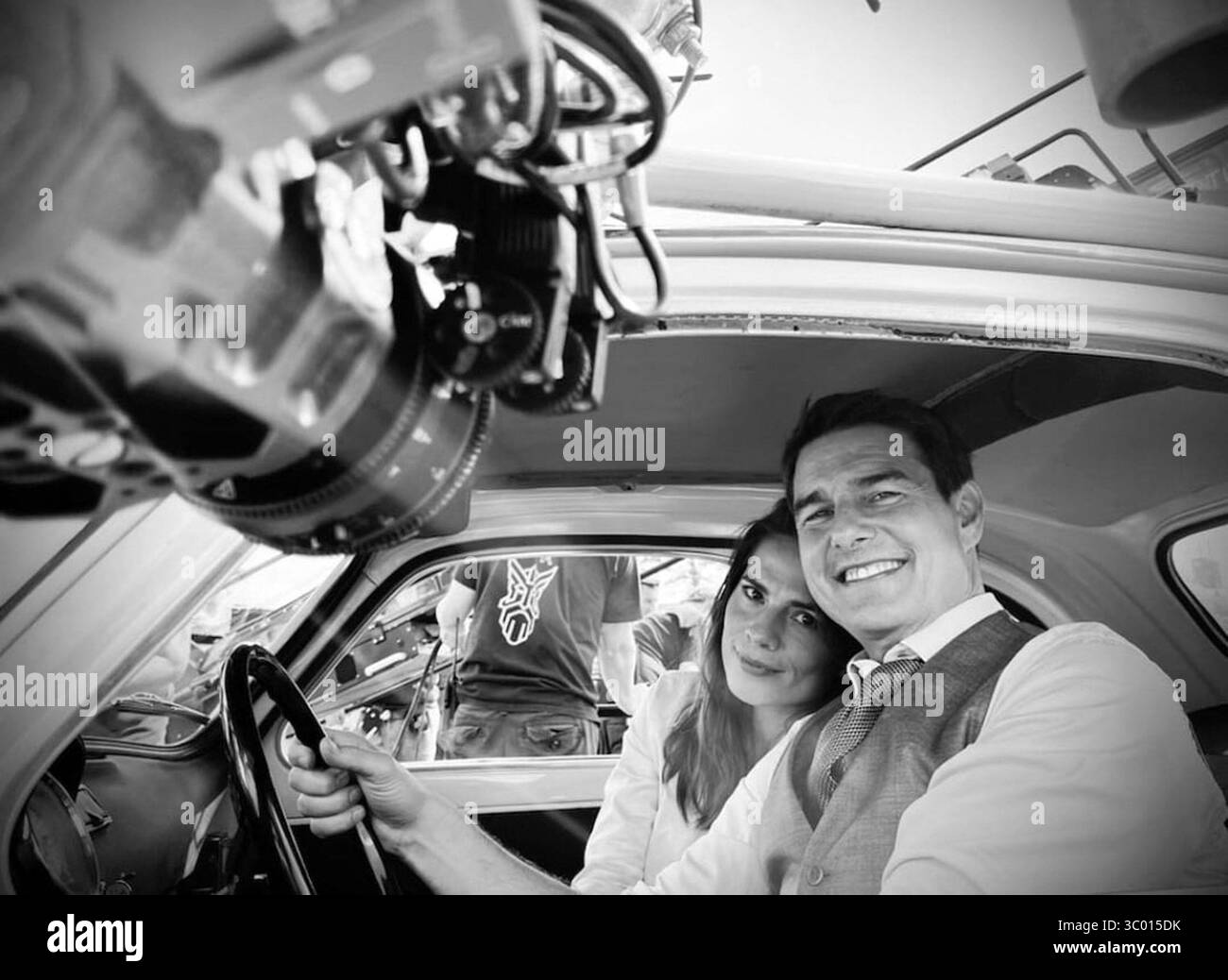 Mission : impossible - Dead Reckoning part One (2023)Hayley Atwell dans le rôle de Grace Tom Cruise dans le rôle d'Ethan Hunt *Filmstill - usage éditorial seulement* Voir instructions spéciales. CAP/TFS image fournie par Capital Pictures Banque D'Images