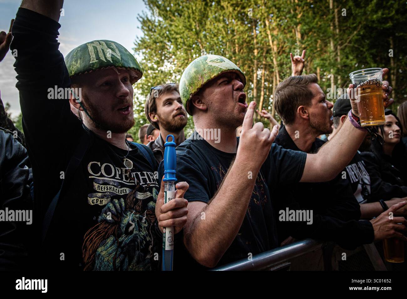 18 juin 2022, Danemark, Copenhague : Copenhague, Danemark. 18 juin 2022. L'ambiance est excellente parmi les festivaliers au populaire festival danois de heavy metal Copenhague 2022 à Copenhague., Credit :Sebastian Dammark / ZUMA Press (Credit image : © Sebastian Dammark/Gonzales photo via ZUMA Press) Banque D'Images