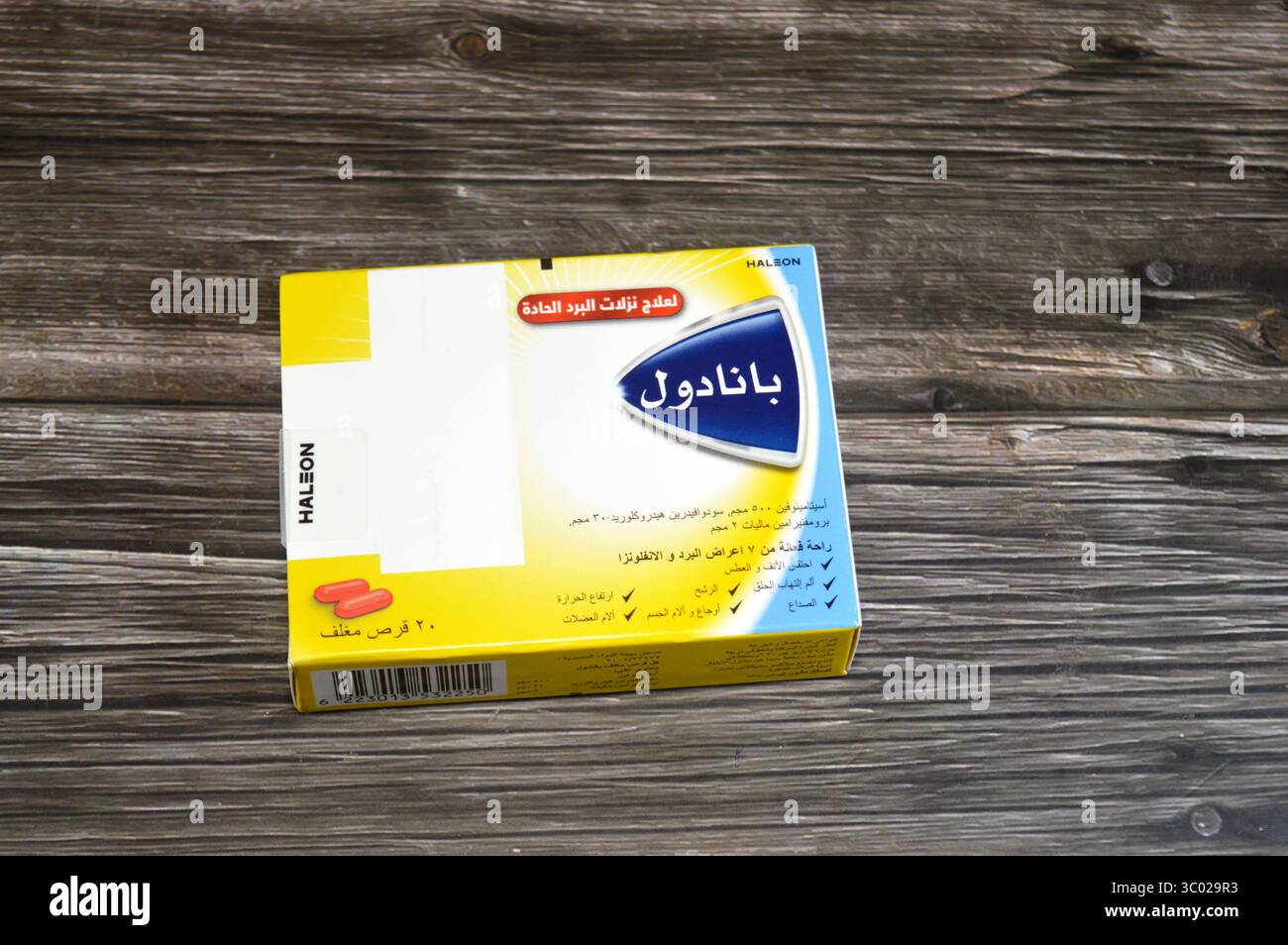 Le Caire, Egypte, 18 juillet 2025 : comprimés de panadol aigu de tête froide, contient 500 mg de paracétamol (acétaminophène), 30 mg de pseudoéphédrine et 2 de bromphéniramine Banque D'Images
