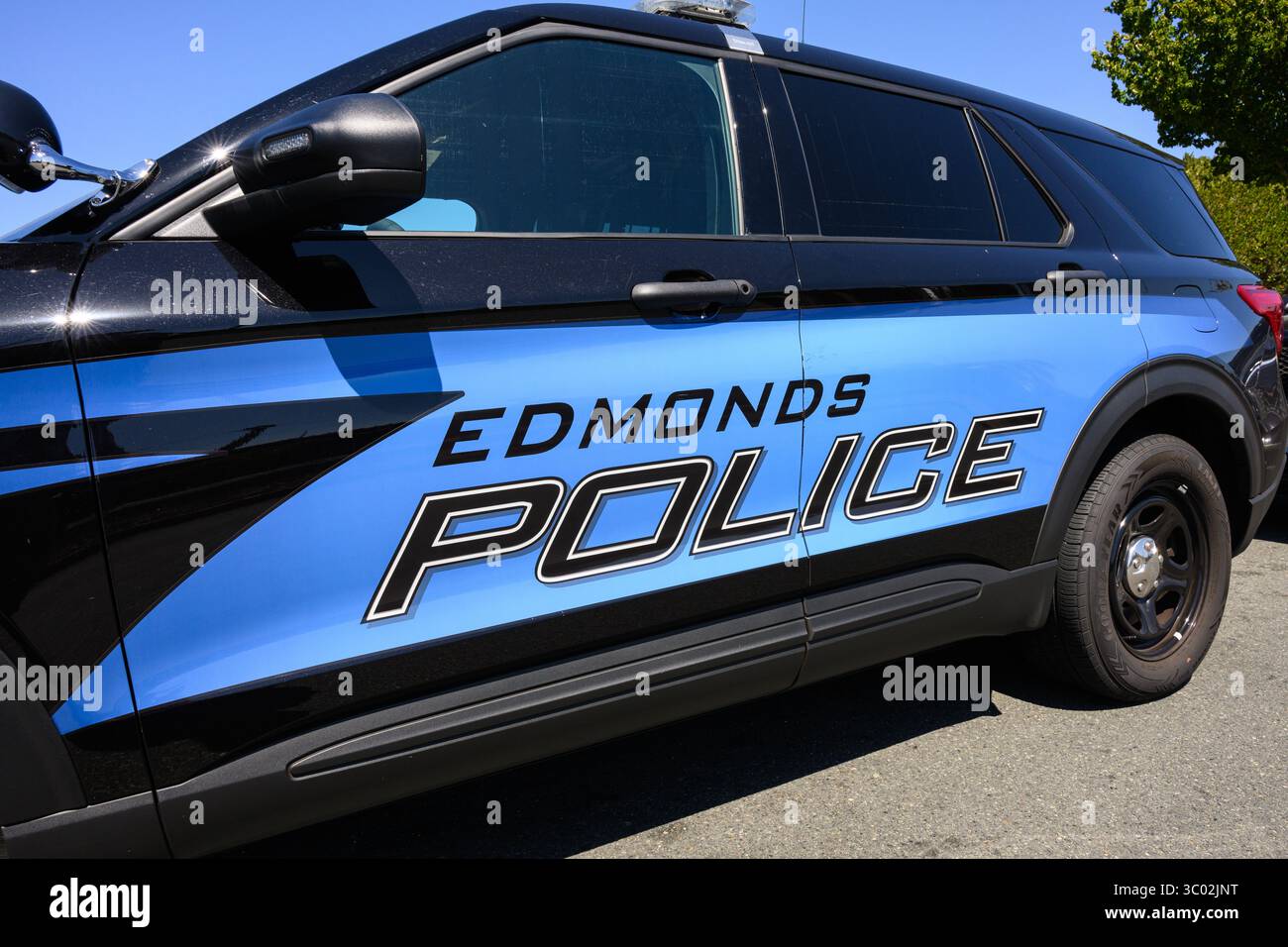 Edmonds, WA, États-Unis - 17 juillet 2025 ; voiture de police Edmonds avec nom sur la porte en gros plan Banque D'Images