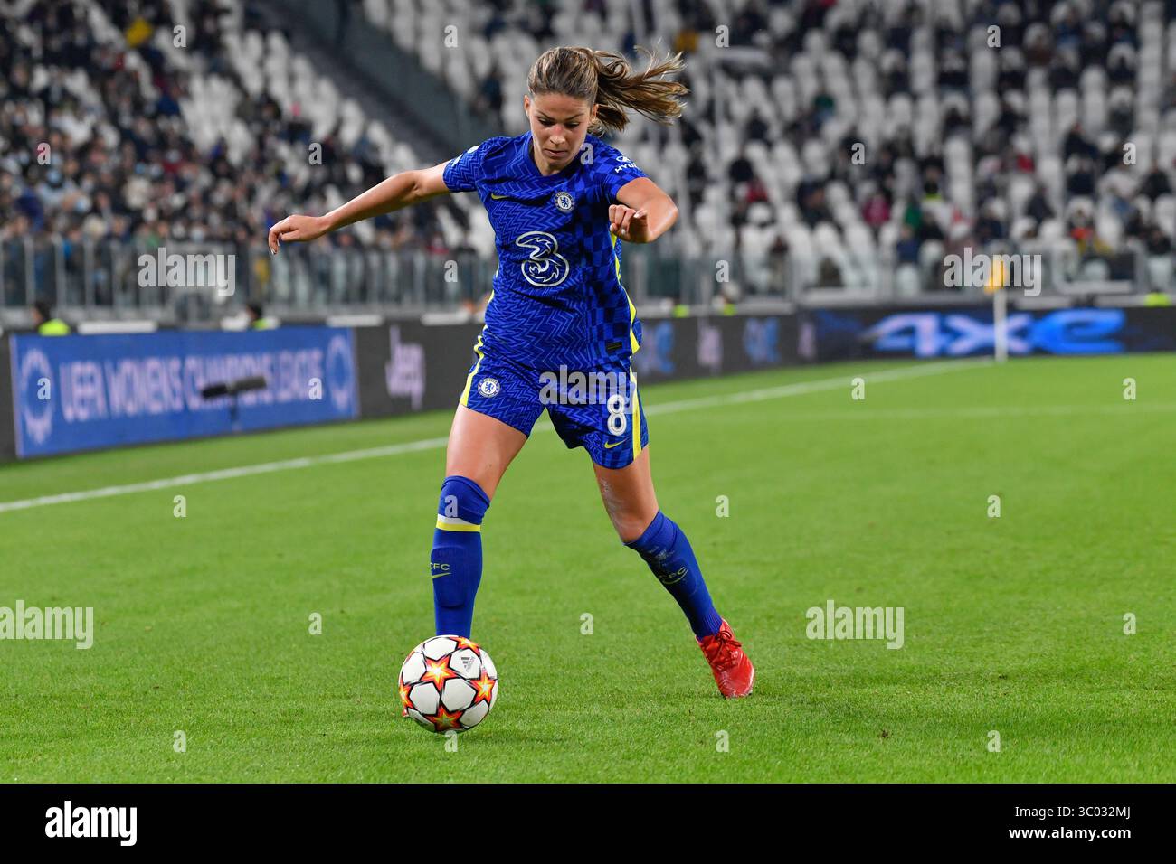 13 octobre 2021, Italie, Turin : Turin, Italie. 13 octobre 2021. Melanie Leupolz (8 ans) de Chelsea vue dans le match de Ligue des Champions de l'UEFA Women’s entre la Juventus et Chelsea au stade Juventus de Turin., Credit :Tommaso Fimiano / ZUMA Press (Credit image : © Tommaso Fimiano/Gonzales photo via ZUMA Press) Banque D'Images