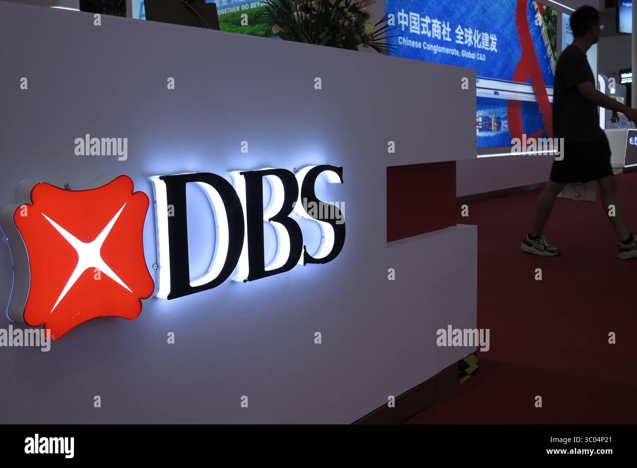 Logo DBS à la 3ème exposition internationale de la chaîne d'approvisionnement de Chine à Pékin, Chine le 20 juillet 2025. Banque D'Images