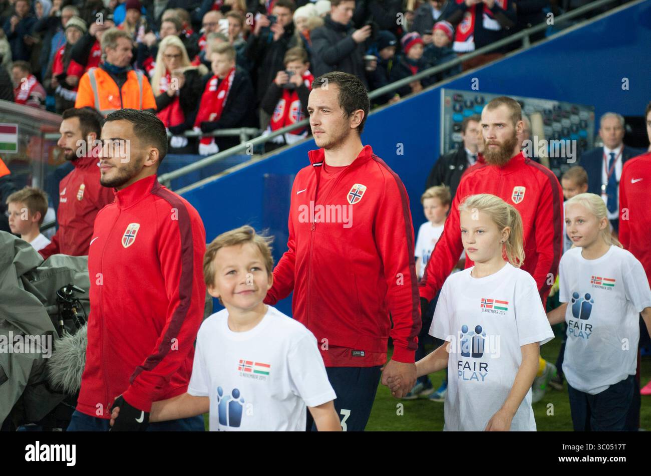 12 novembre 2015, Oslo, Norvège : les joueurs norvégiens entrent dans le stade Ullevaal à Oslo où ils affrontent la Hongrie dans le premier match éliminatoire pour se qualifier pour l'Euro 2016 de l'UEFA (Gonzales photo/Jan-Erik Eriksen) (crédit image : © Jan-Erik Eriksen/Gonzales photo via ZUMA Press) Banque D'Images