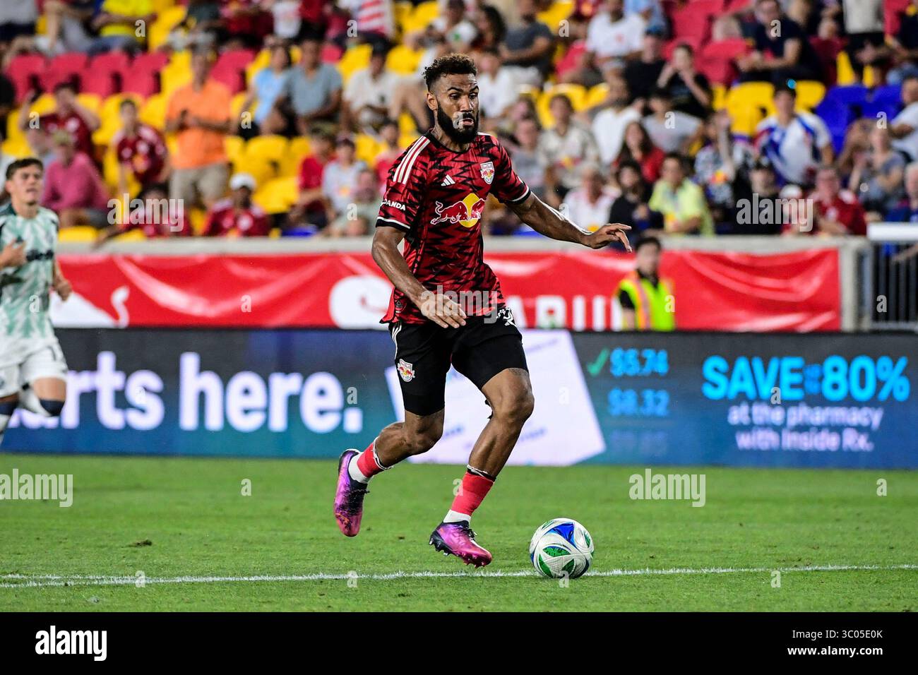 Harrison, États-Unis. 16 juillet 2025. Harrison, NJ, États-Unis, 16 juillet 2025 : Eric Maxim Choupo-Moting (13 Red Bulls de New York) pendant le match de football de la Major League entre les Red Bulls de New York et la New England Revolution au Sports Illustrated Stadium de Harrison, NJ États-Unis (USAGE ÉDITORIAL SEULEMENT). (Rebekah Wynkoop/SPP) crédit : SPP Sport Press photo. /Alamy Live News Banque D'Images