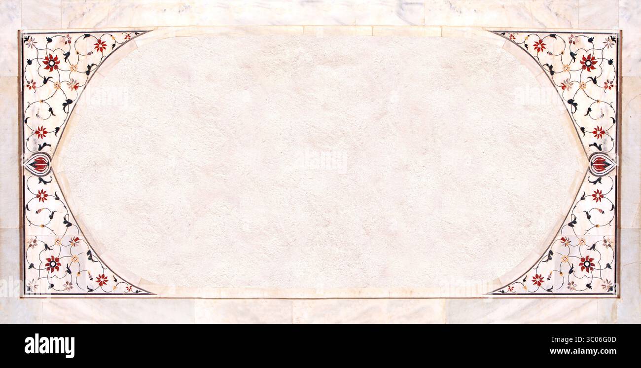 Cadre avec décor ancien carrelage sur mur en marbre. Bordure verticale ou horizontale avec ornement floral. Maquette de modèle de cadre. Copier l'espace pour le texte Banque D'Images