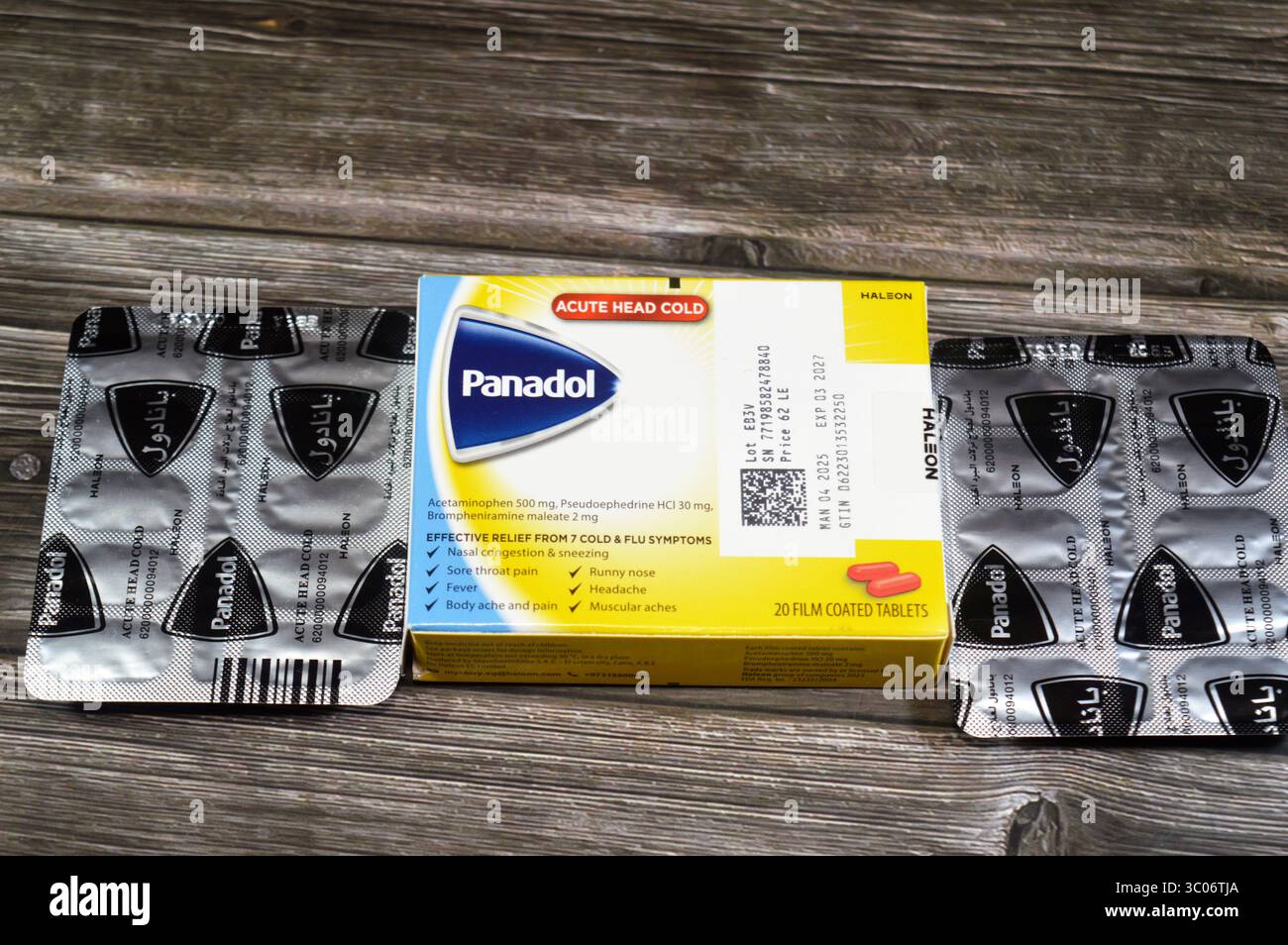 Le Caire, Egypte, 18 juillet 2025 : comprimés de panadol aigu de tête froide, contient 500 mg de paracétamol (acétaminophène), 30 mg de pseudoéphédrine et 2 de bromphéniramine Banque D'Images
