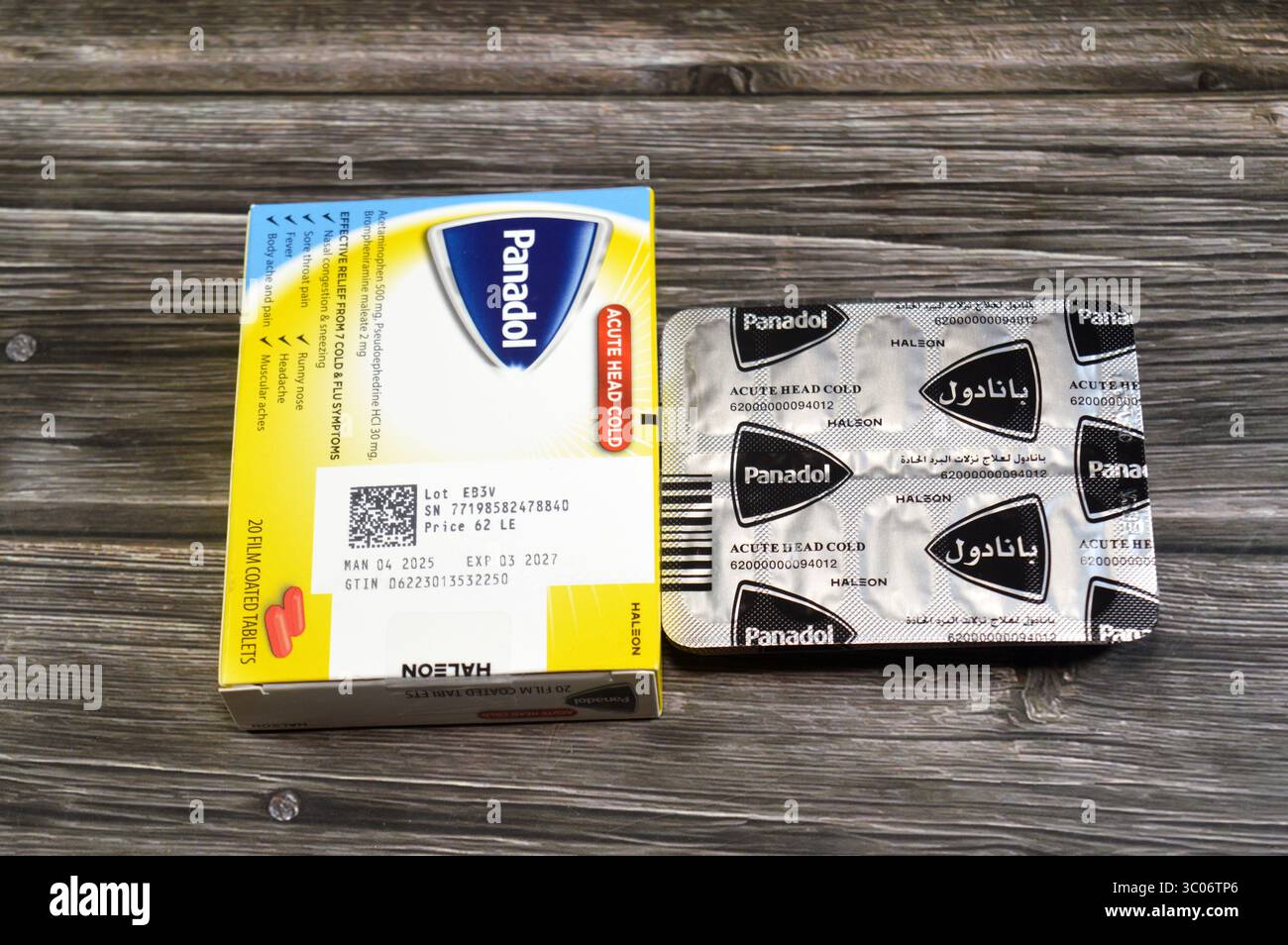 Le Caire, Egypte, 18 juillet 2025 : comprimés de panadol aigu de tête froide, contient 500 mg de paracétamol (acétaminophène), 30 mg de pseudoéphédrine et 2 de bromphéniramine Banque D'Images