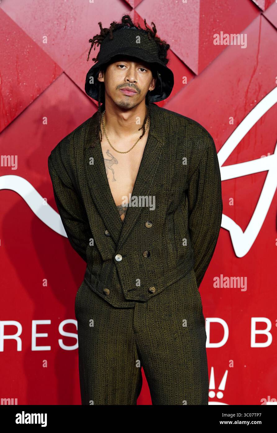 EMBARGO SUR 1030 LUNDI 21 JUILLET photo datée du 21/07/25 de Jordan Stephens assistant aux Fashion Awards 2023 au Royal Albert Hall. Rizzle Kicks chanteur Jordan Stephens fera ses débuts sur scène en divertissant Mr Sloane au Young Vic Theatre de Londres. Le joueur de 33 ans incarnera M. Sloane dans la comédie queer, qui se déroulera du 15 septembre au 8 novembre. Date d'émission : lundi 21 juillet 2025. Banque D'Images