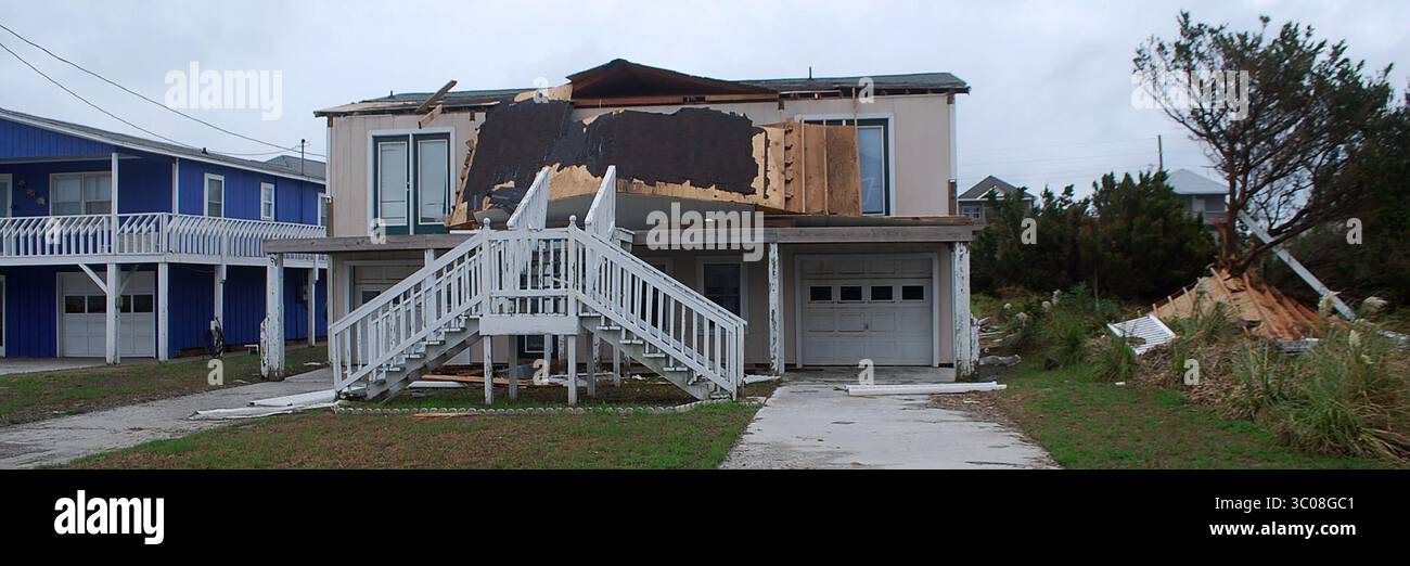 24 septembre 2018 - Topsail Beach, NC, États-Unis d'Amérique - dommages causés aux maisons en bord de mer à la suite de l'ouragan Florence 24 septembre 2018 à Topsail Beach, Caroline du Nord. (Crédit image : © Hank Heusinkveld via ZUMA Wire) Banque D'Images