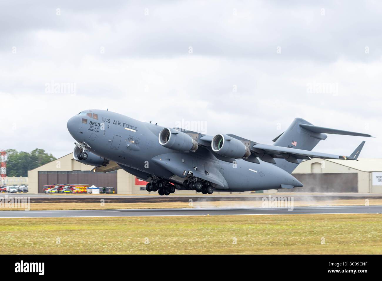 Fairford, Royaume-Uni, 20 juillet 2025. Des avions militaires du monde entier étaient exposés statiques et effectuaient des acrobaties aériennes à la RAF Fairford le dernier jour du Royal International Air Tattoo. Un Boeing C-17A Globemaster III de l'armée de l'air des États-Unis au RIAT 2025. Banque D'Images