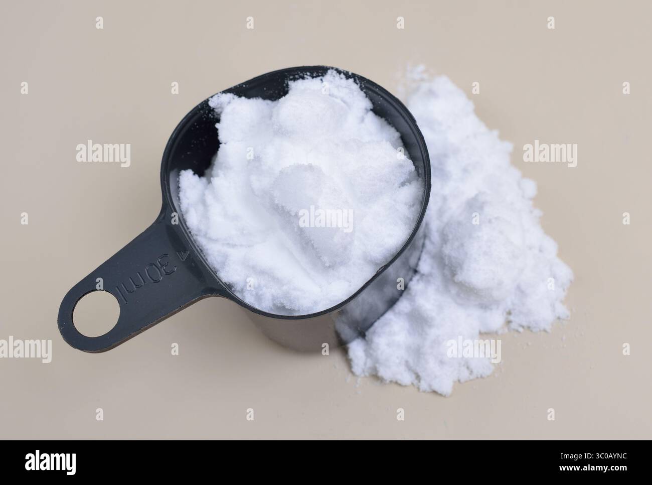 Le chlorure d'ammonium est un composé chimique inorganique dont la formule chimique est NH4Cl. C'est un sel d'ammonium de chlorure d'hydrogène. Banque D'Images