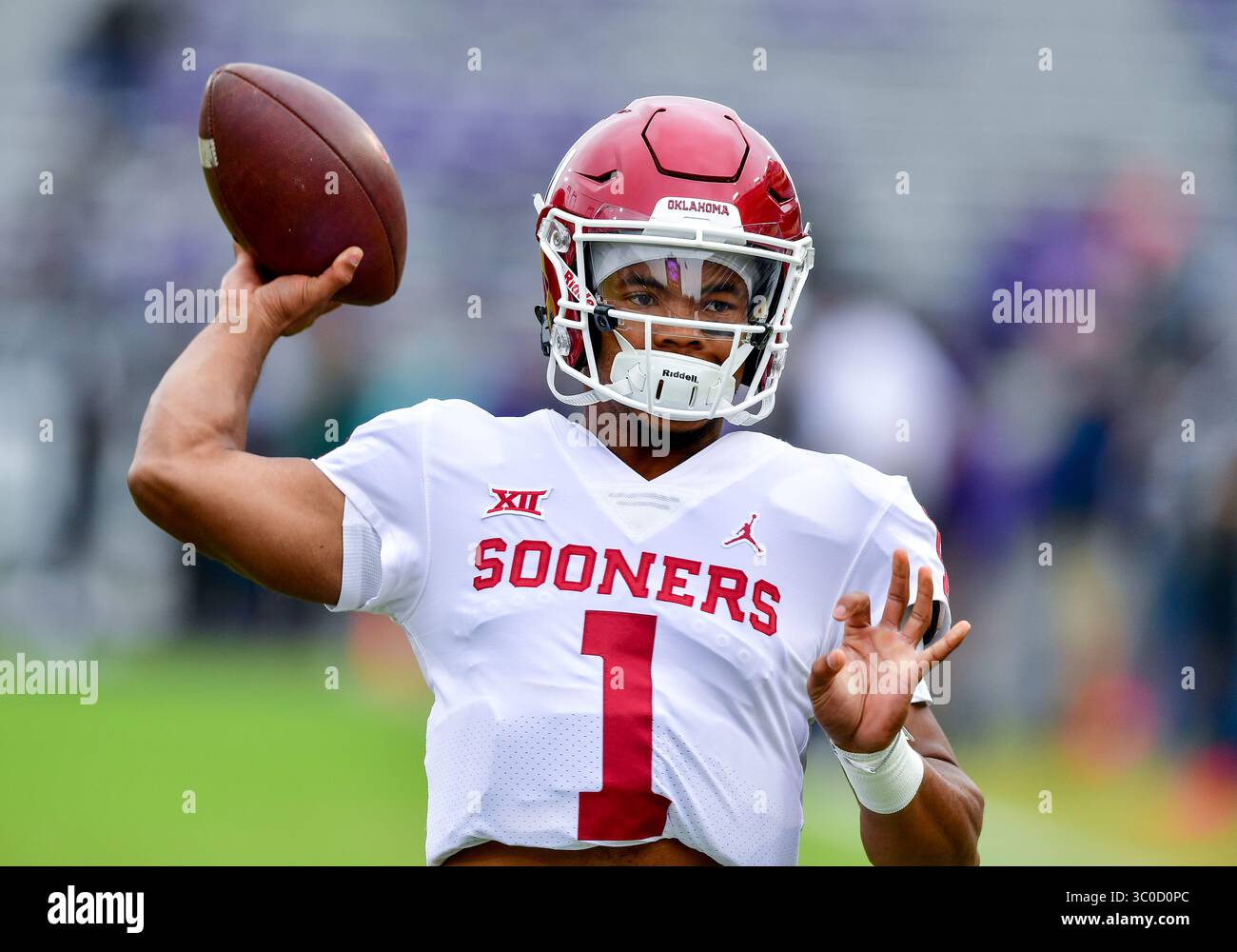 Oklahoma Sooners quarterback Kyler Murray (1) au cours de l'Oklahoma Sooners au TCU Horned Frogs lors d'un match de football de la NCAA au stade Amon G. Carter et Fort Worth au Texas. 10/20/18.Manny Flores/Cal Sport Media. Banque D'Images