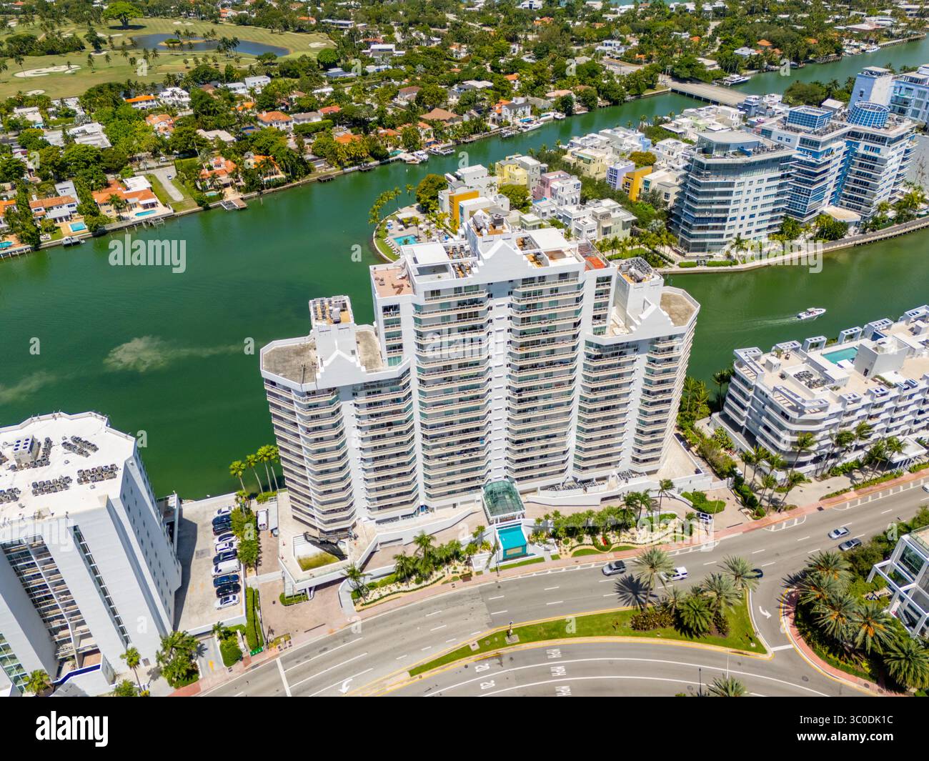 Drone aérien photo condominium bâtiments Miami Beach Collins Ave Banque D'Images