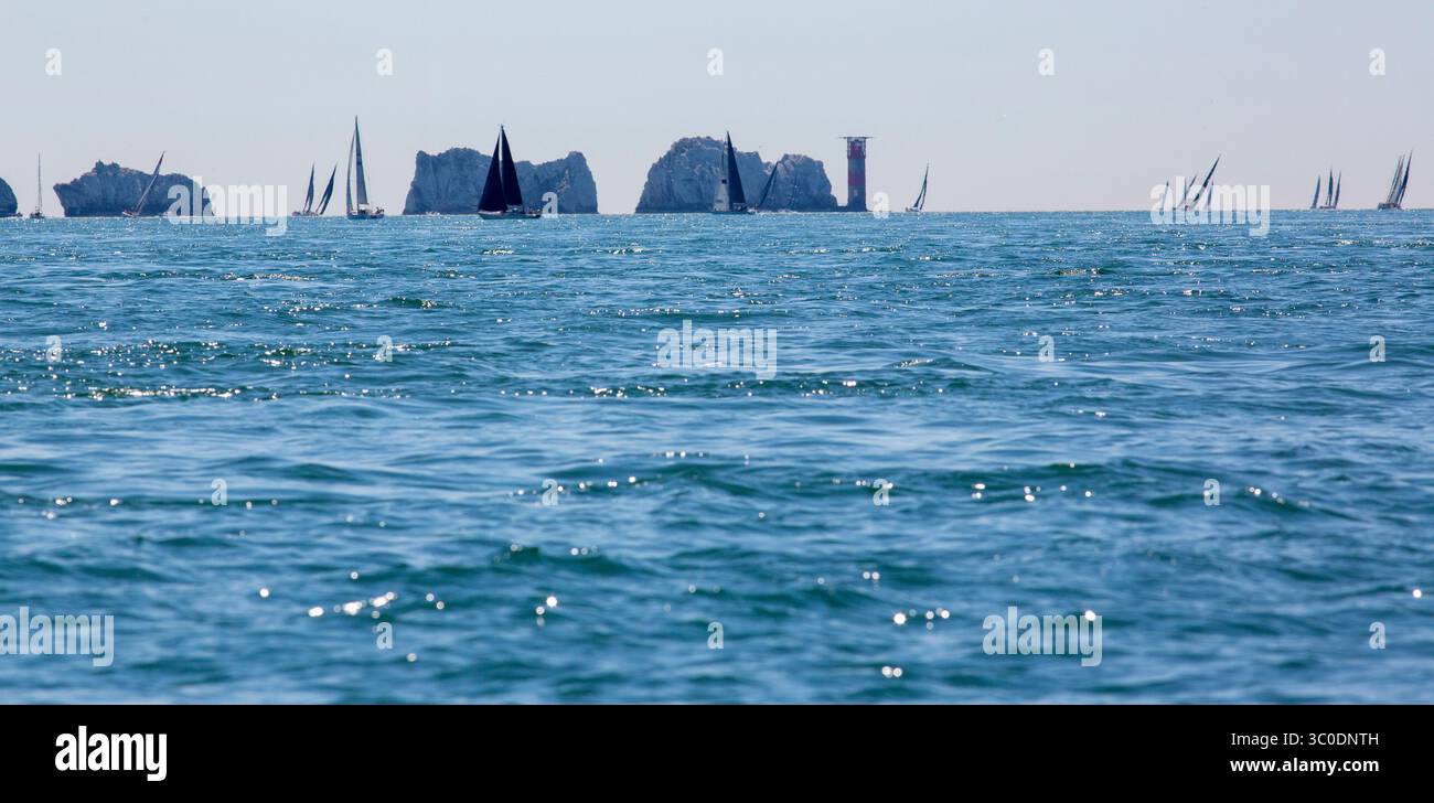 Yachts au départ de l'édition 2025 du Royal Ocean Racing Club Cowes to Dinard, St Malo Race Banque D'Images