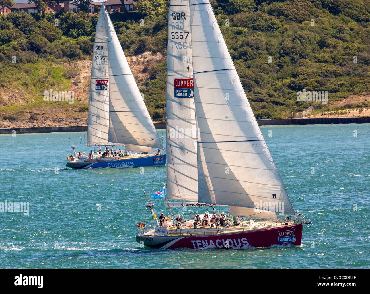 Yachts au départ de l'édition 2025 du Royal Ocean Racing Club Cowes to Dinard, St Malo Race Banque D'Images