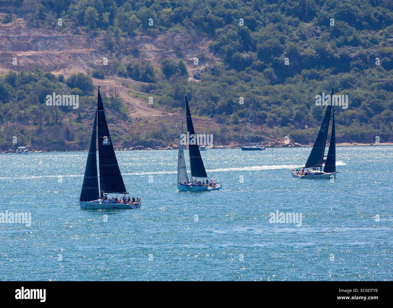 Yachts au départ de l'édition 2025 du Royal Ocean Racing Club Cowes to Dinard, St Malo Race Banque D'Images