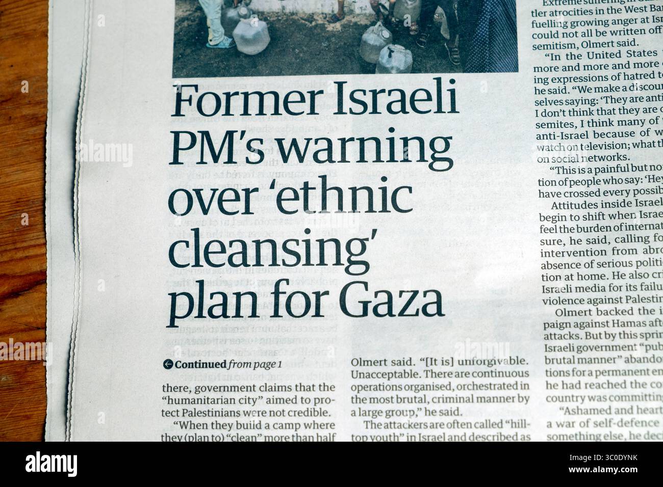 "Avertissement de l'ancien premier ministre israélien sur le plan de "nettoyage ethnique" pour Gaza" le journal Guardian titre Israël ville humanitaire article 14 juillet 2025 Londres Royaume-Uni Banque D'Images