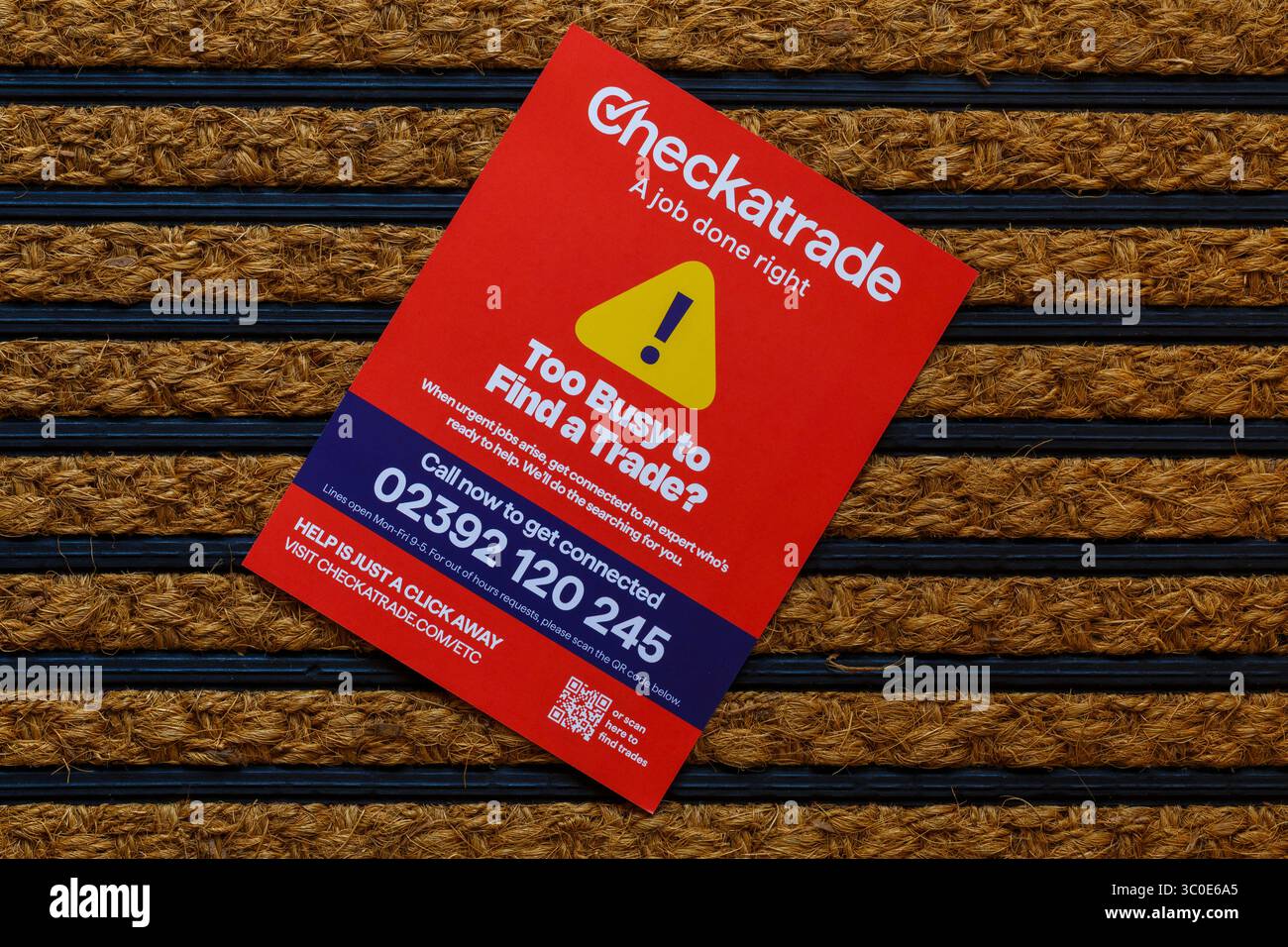 Dépliant Checkatrade sur paillasson Banque D'Images