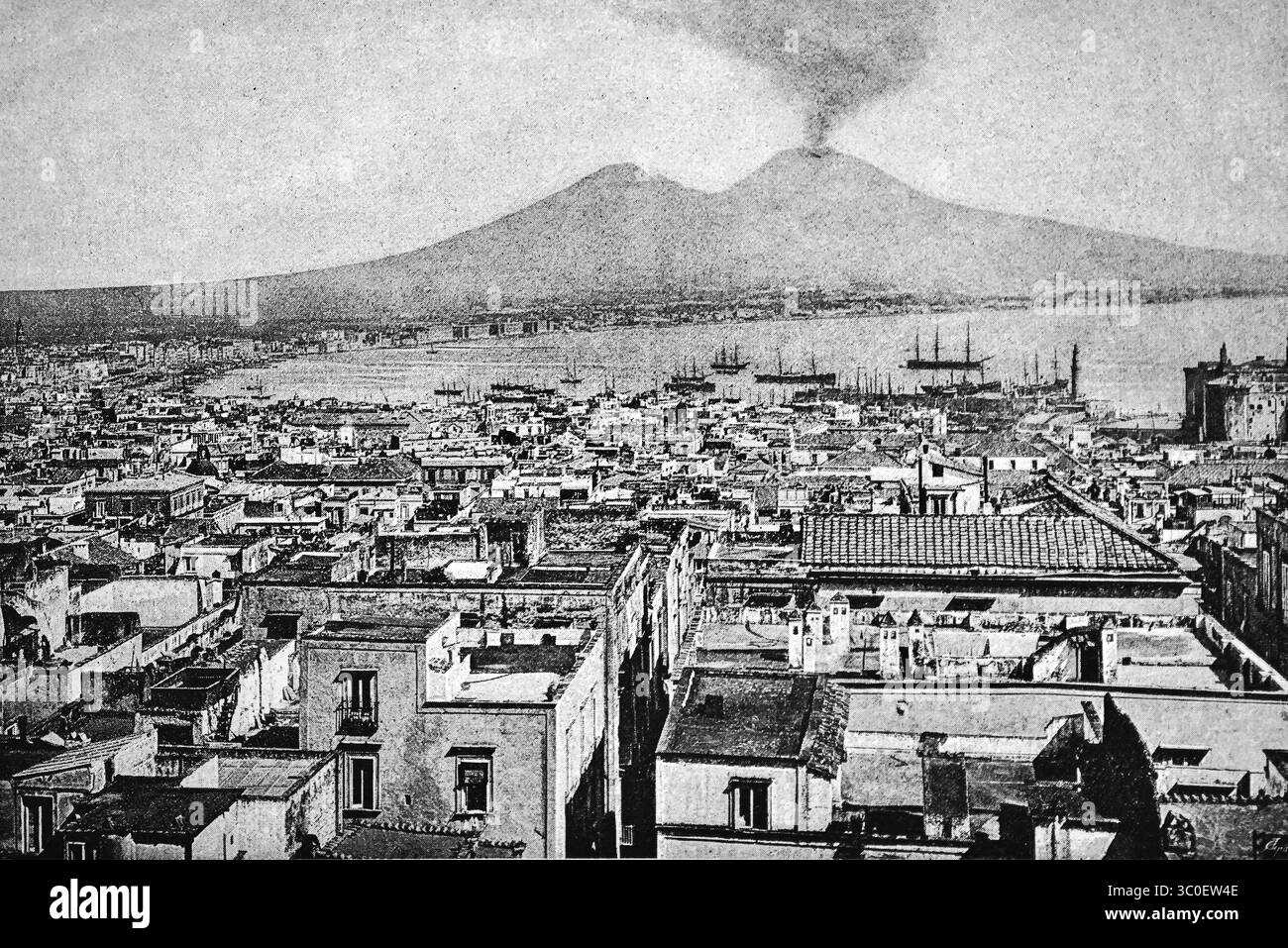 Paysage urbain de Naples avec le volcan fumant du Vésuve, golfe de Naples avec des voiliers à l'ancre, Italie, illustration historique 1896 Banque D'Images