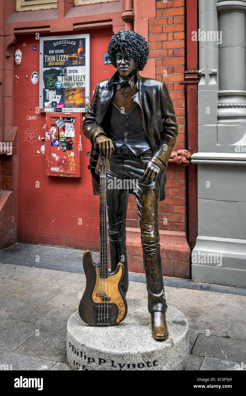 Statue en bronze de Phil Lynott par le sculpteur Paul Daly dans Harry Street, centre-ville de Dublin, Irlande Banque D'Images