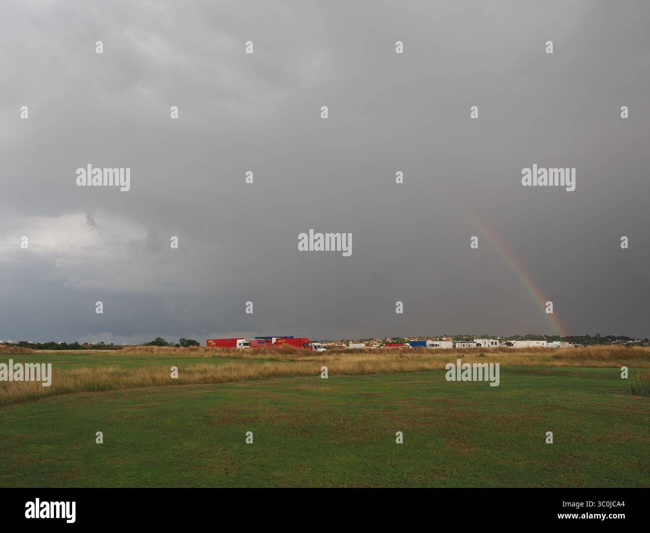 Sheerness, Kent, Royaume-Uni. 21 juillet 2025. Météo Royaume-Uni : arc-en-ciel lors d'une tempête à Sheerness, Kent. Crédit : James Bell/Alamy Live News Banque D'Images