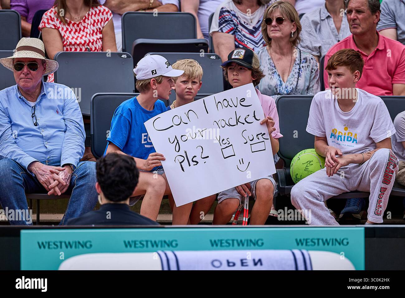 Hambourg, Hambourg, Allemagne. 20 juillet 2025. Impressions les fans demandent puis-je avoir vos pls de raquette ? Pendant le MSC Hamburg Ladies Open - Womens Tennis, WTA250, 20.7,2025, Hambourg (Tennis am Rothenbaum), Allemagne, Foto : Mathias Schulz (crédit image : © Mathias Schulz/ZUMA Press Wire) USAGE ÉDITORIAL SEULEMENT ! Non destiné à UN USAGE commercial ! Banque D'Images