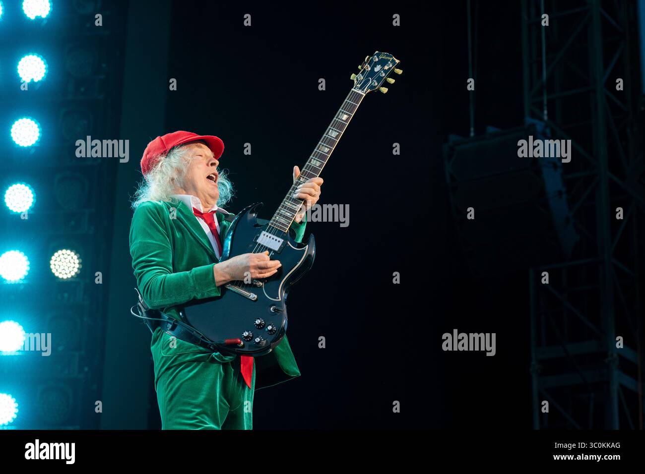 20 juillet 2025 : Angus Young se produit avec AC/DC à l'Autodromo Enzo e Dino Ferrari à Imola, en Italie Banque D'Images