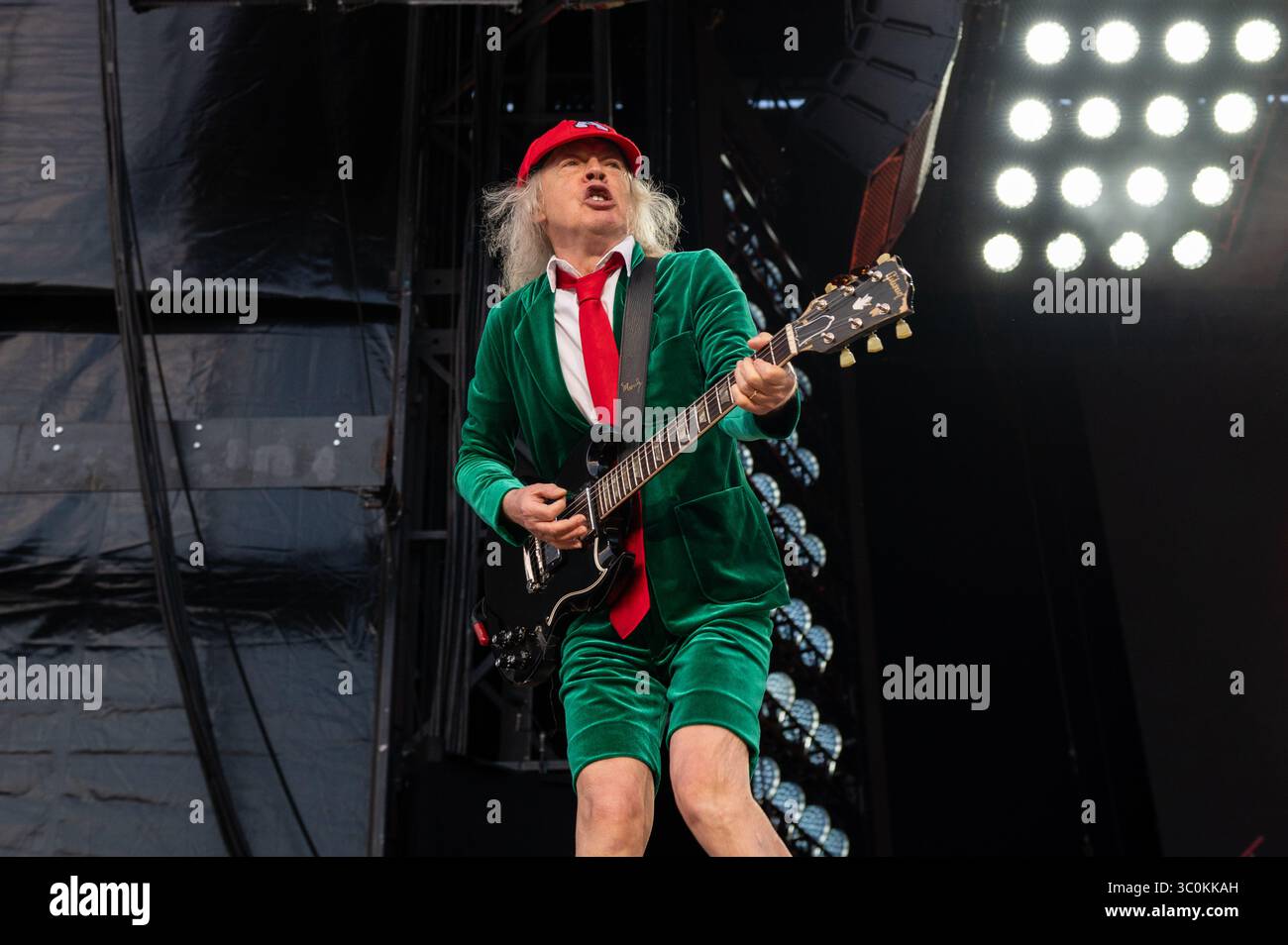 20 juillet 2025 : Angus Young se produit avec AC/DC à l'Autodromo Enzo e Dino Ferrari à Imola, en Italie Banque D'Images