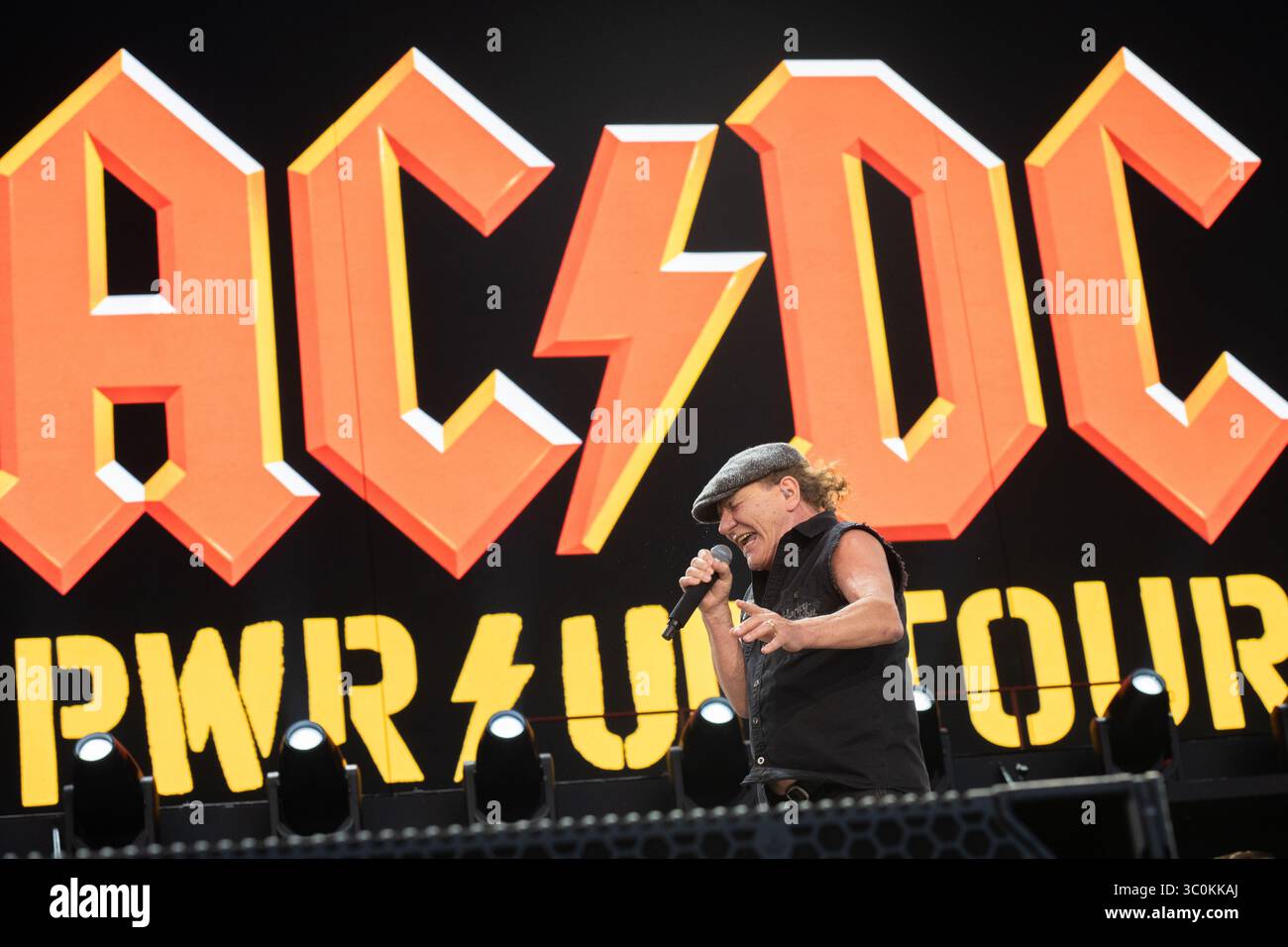 20 juillet 2025 : Angus Young se produit avec AC/DC à l'Autodromo Enzo e Dino Ferrari à Imola, en Italie Banque D'Images