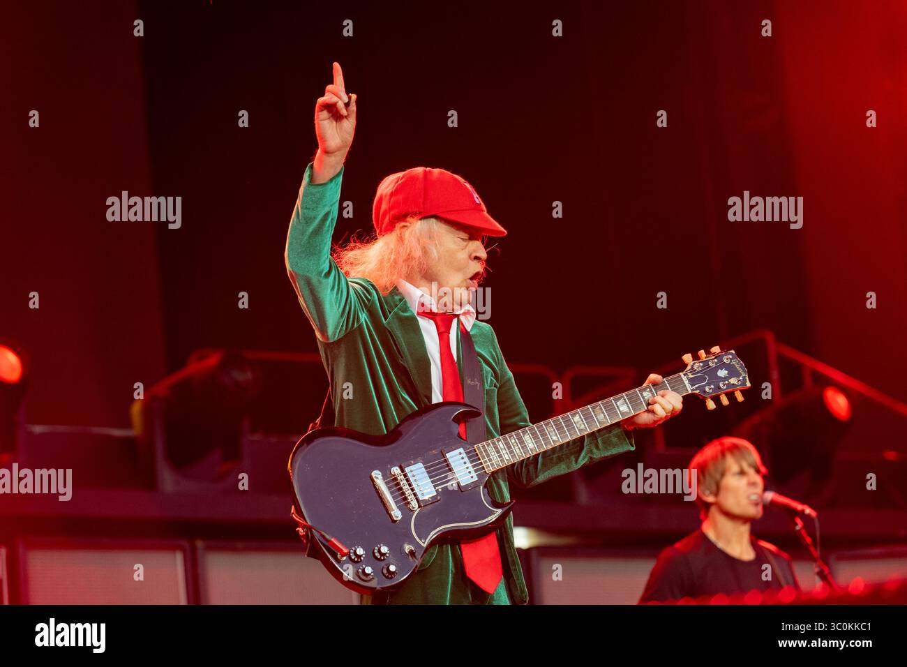 20 juillet 2025 : Angus Young se produit avec AC/DC à l'Autodromo Enzo e Dino Ferrari à Imola, en Italie Banque D'Images
