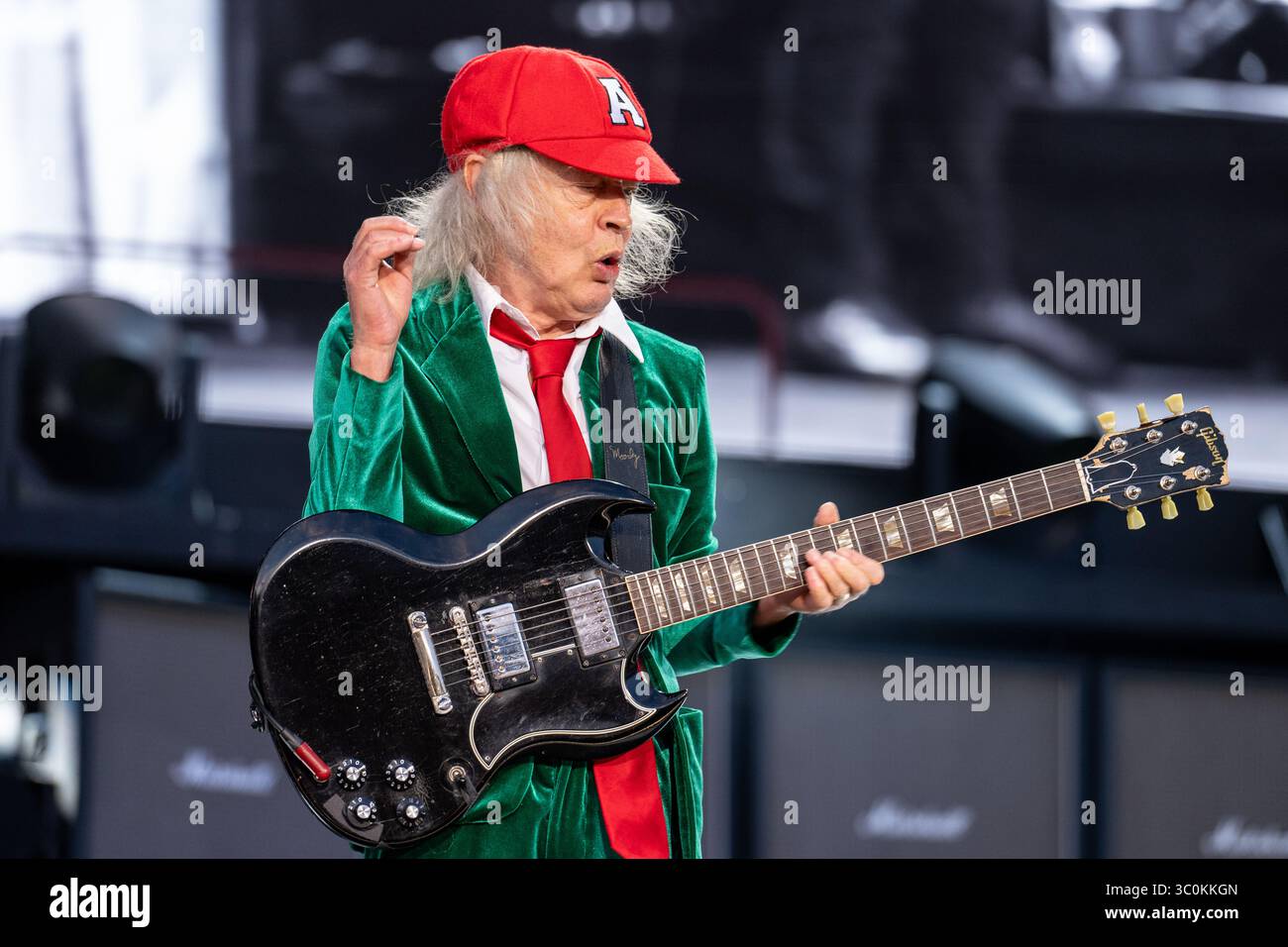 20 juillet 2025 : Angus Young se produit avec AC/DC à l'Autodromo Enzo e Dino Ferrari à Imola, en Italie Banque D'Images