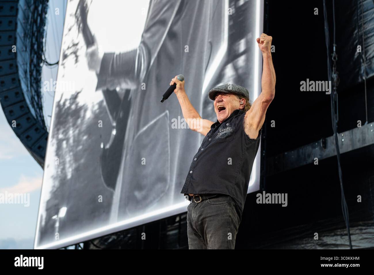 20 juillet 2025 : Angus Young se produit avec AC/DC à l'Autodromo Enzo e Dino Ferrari à Imola, en Italie Banque D'Images