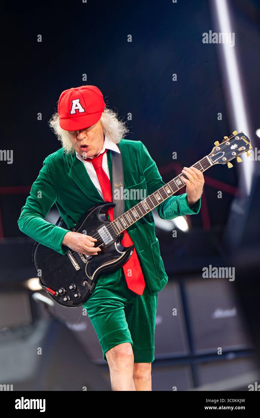20 juillet 2025 : Angus Young se produit avec AC/DC à l'Autodromo Enzo e Dino Ferrari à Imola, en Italie Banque D'Images