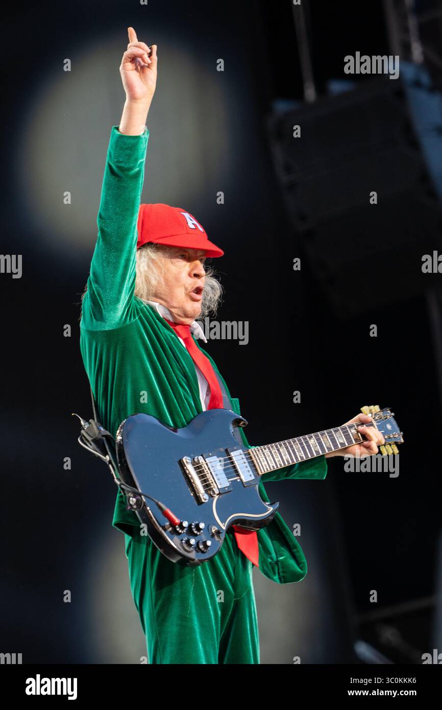 20 juillet 2025 : Angus Young se produit avec AC/DC à l'Autodromo Enzo e Dino Ferrari à Imola, en Italie Banque D'Images