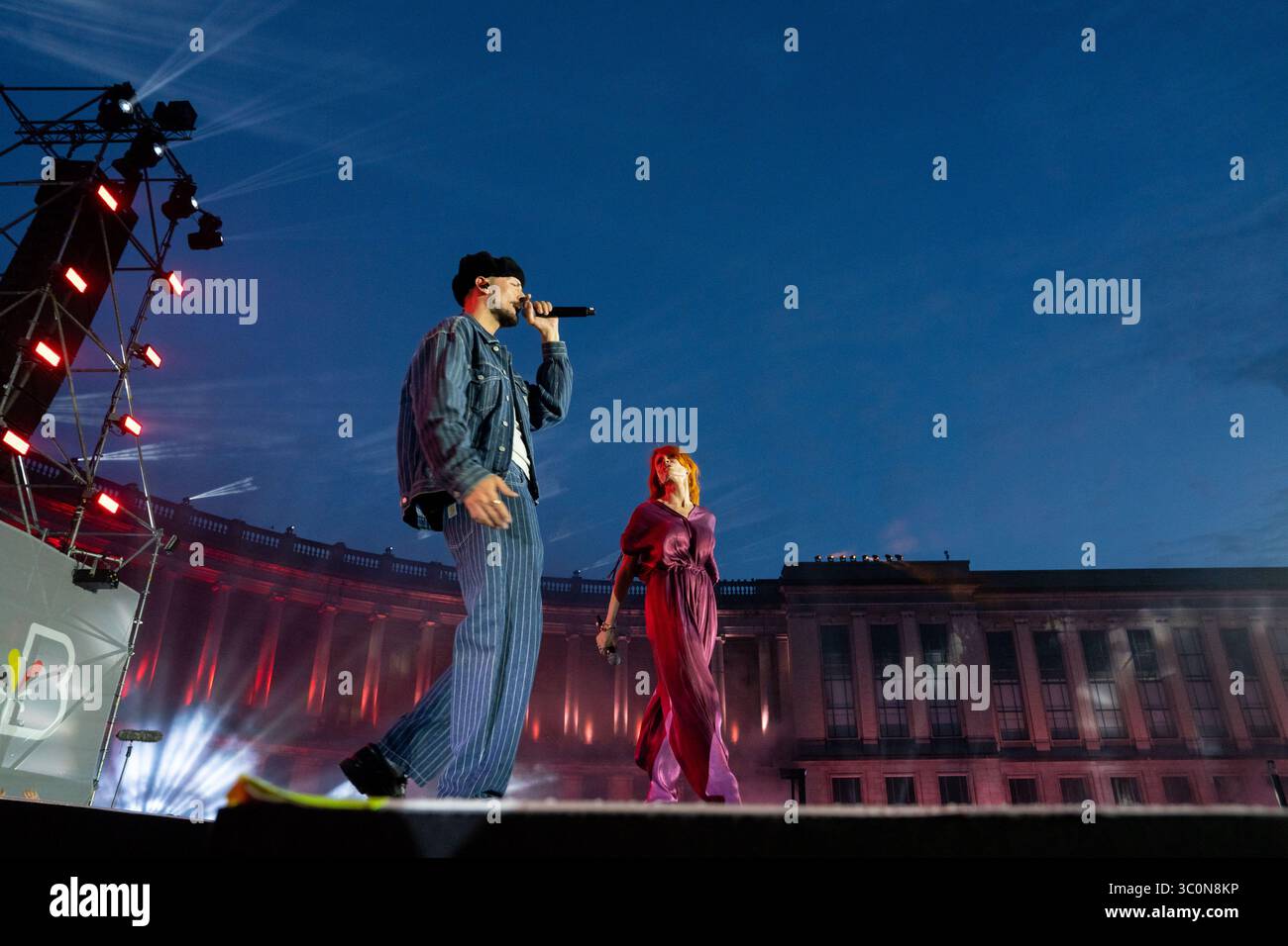 Bruxelles, Belgique. 21 juillet 2025. Le rappeur français PEET, chanteur Axelle Red photographié lors d'un concert et spectacle avec feux d'artifice, laser et drones, à l'issue des célébrations de la Fête nationale belge, lundi 21 juillet 2025 au Parc du Cinquantenaire - Jubelpark. BELGA PHOTO MARIUS BURGELMAN crédit : Belga News Agency/Alamy Live News Banque D'Images
