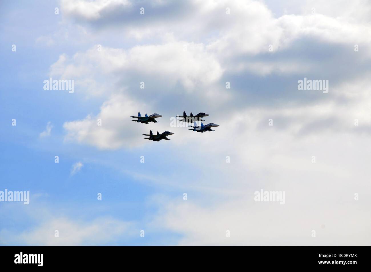 L'avion militaire dans le ciel Banque D'Images