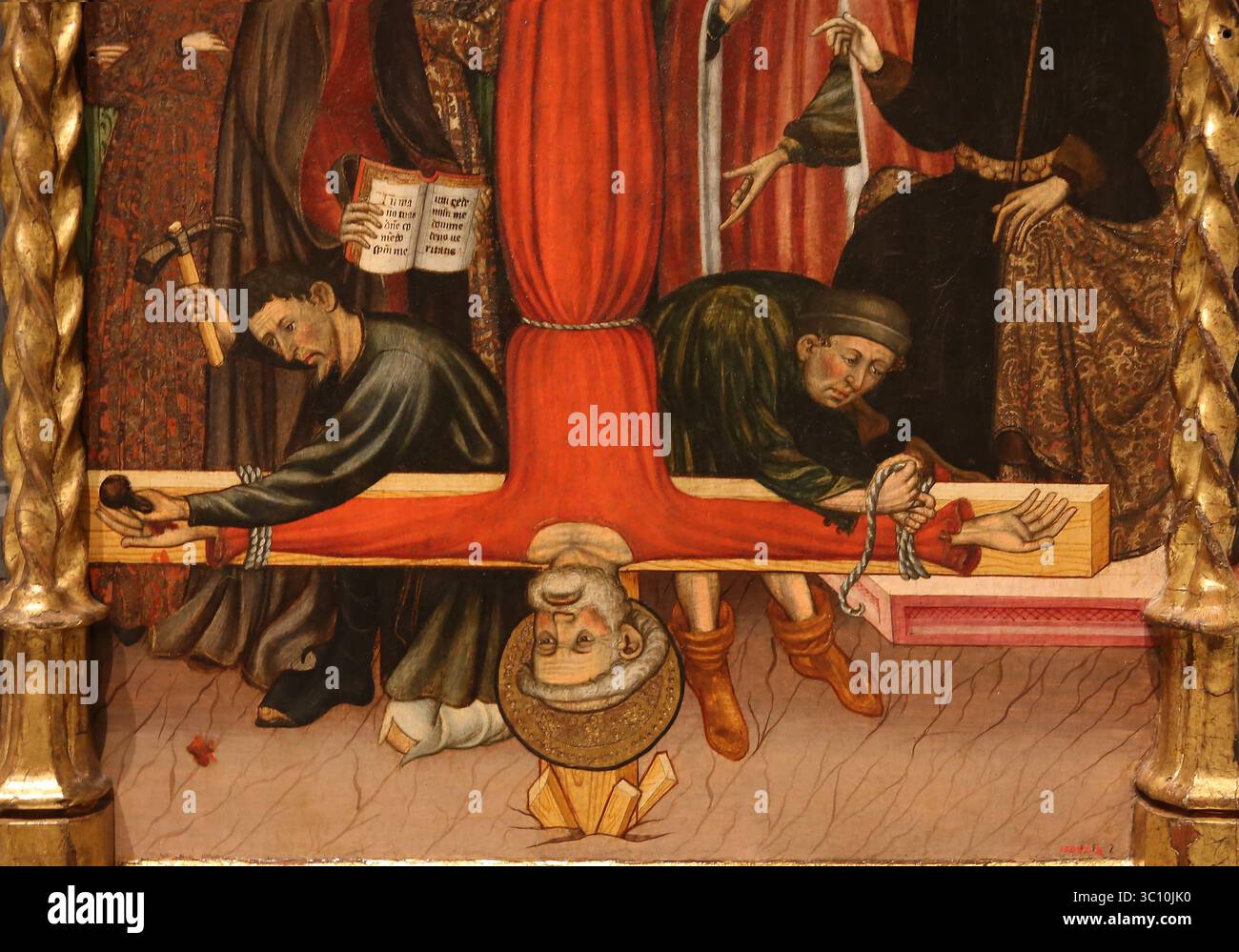 Crucifixion inversée de Saint Pierre. Retable de Sts Michael & Peter (c1432) de Bernat Despuig & Jaume Cirera. MNAC.Espagne. Banque D'Images