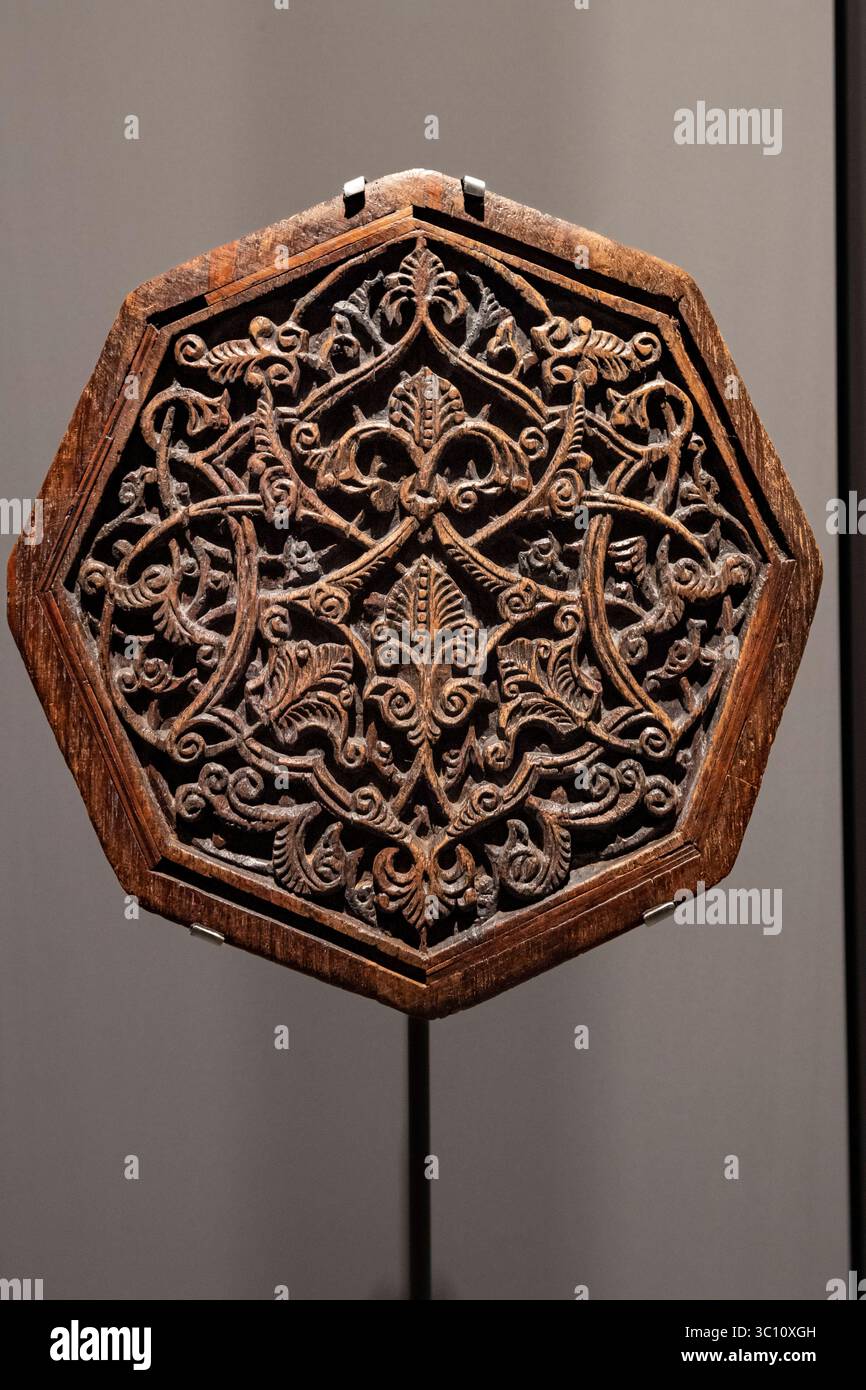 Minbar Panel, Verkleidung der Kanzel in einer Moschee, Mamelukken, Holzschnitzarbeit, 13. Jahrhundert, Museum für islamische Kunst, Doha, Katar, Orien Banque D'Images