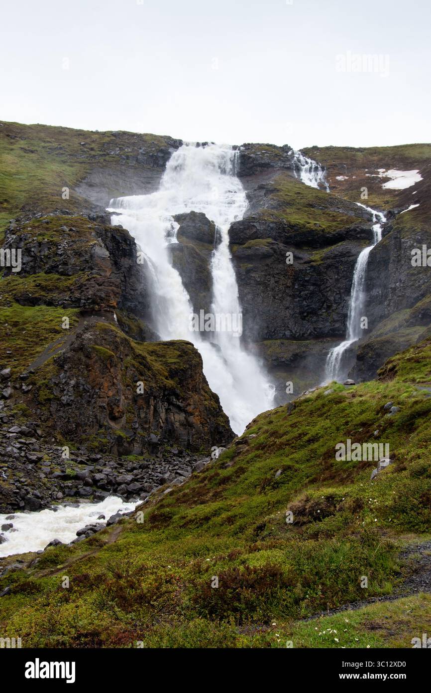 Islande cascades glacées bleu glacé volcans sauvages Banque D'Images