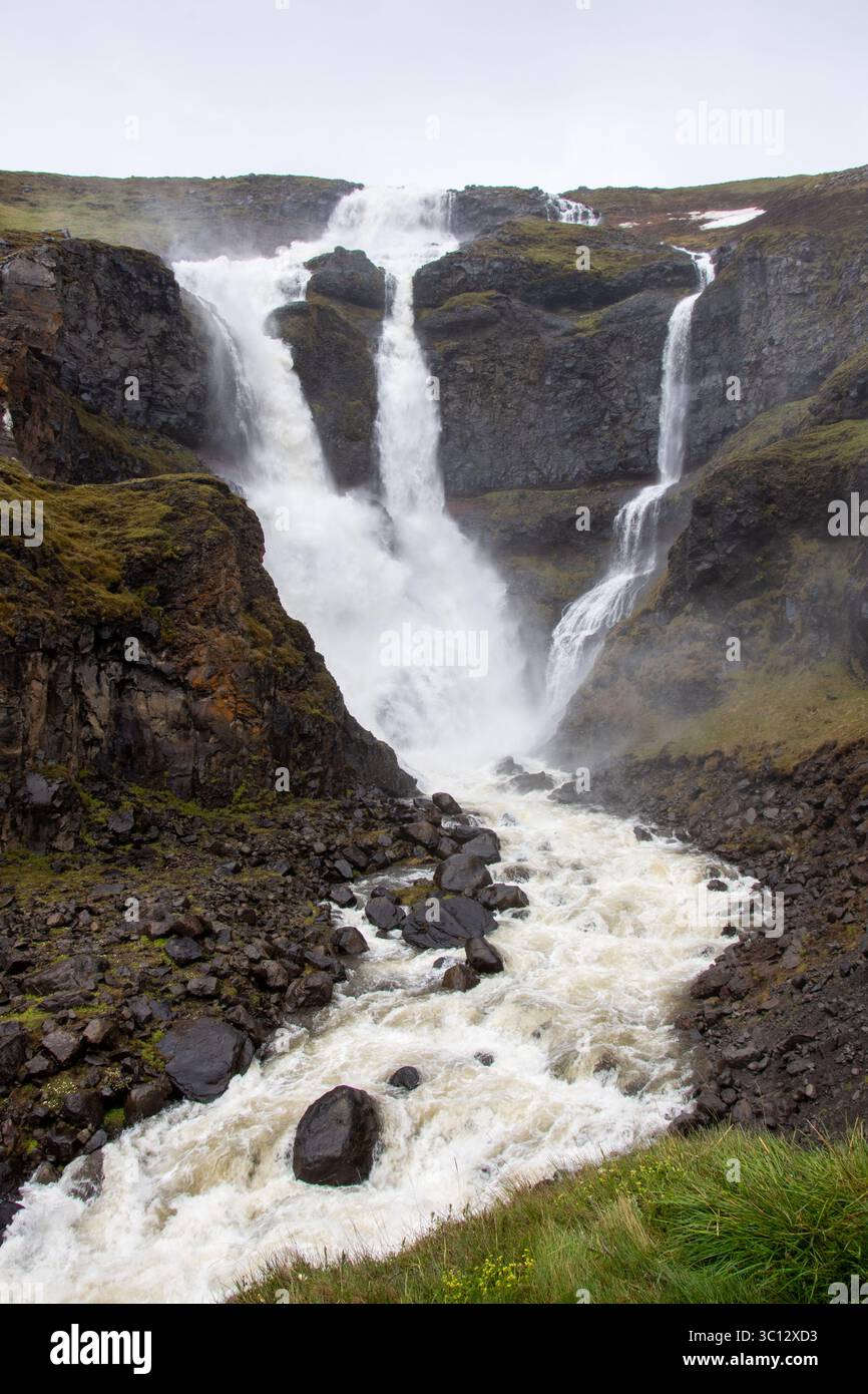 Islande cascades glacées bleu glacé volcans sauvages Banque D'Images