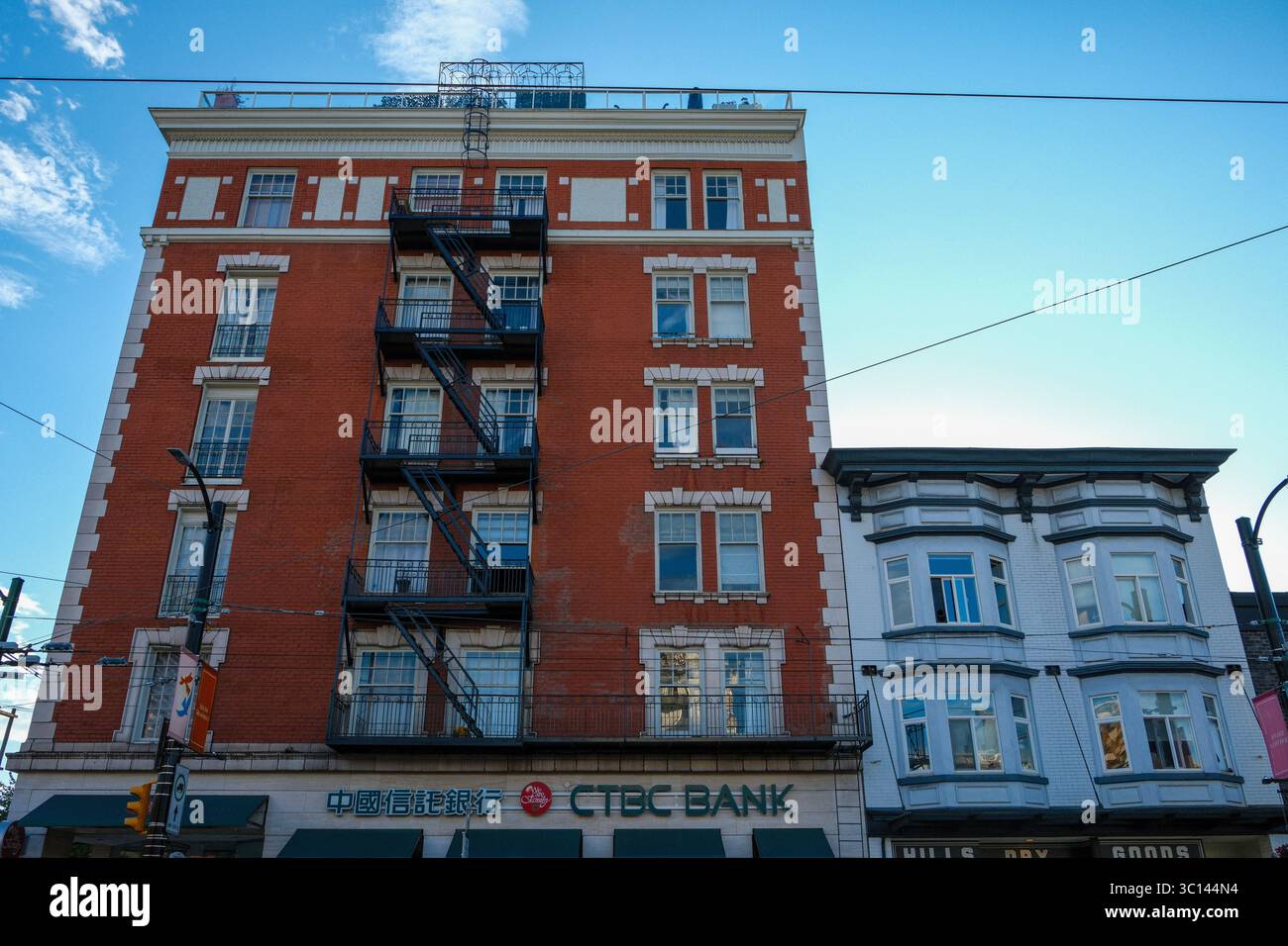 Le bâtiment historique Douglas Lodge le long de la rue Granville, Vancouver, C.-B. Banque D'Images
