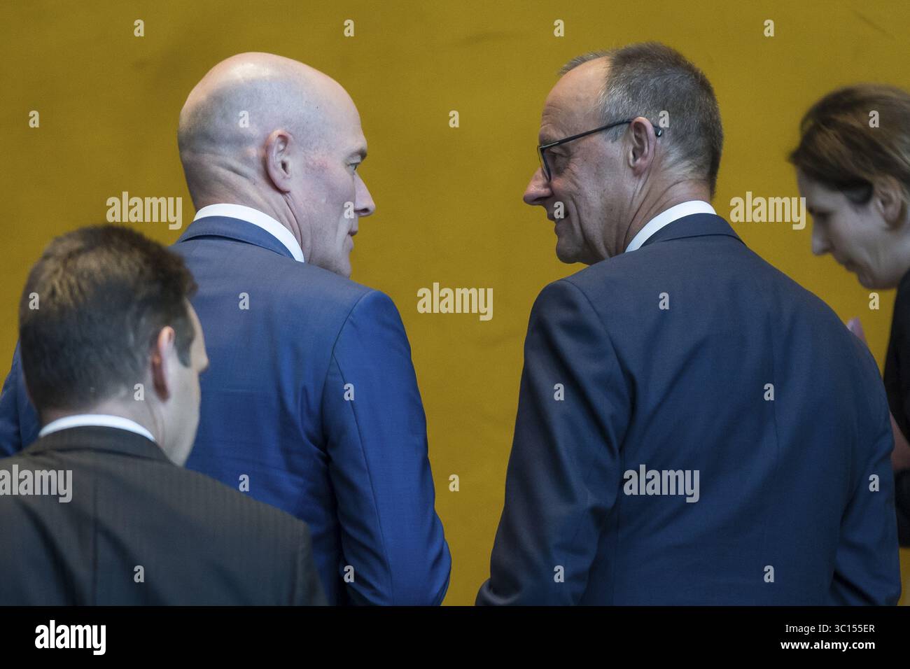 Dirk Schmitz (directeur national Blackrock pour l'Allemagne, l'Autriche et l'Europe de l'est et PDG de Blackrock Asset Management Allemagne) et Friedrich Merz (CDU, F Banque D'Images