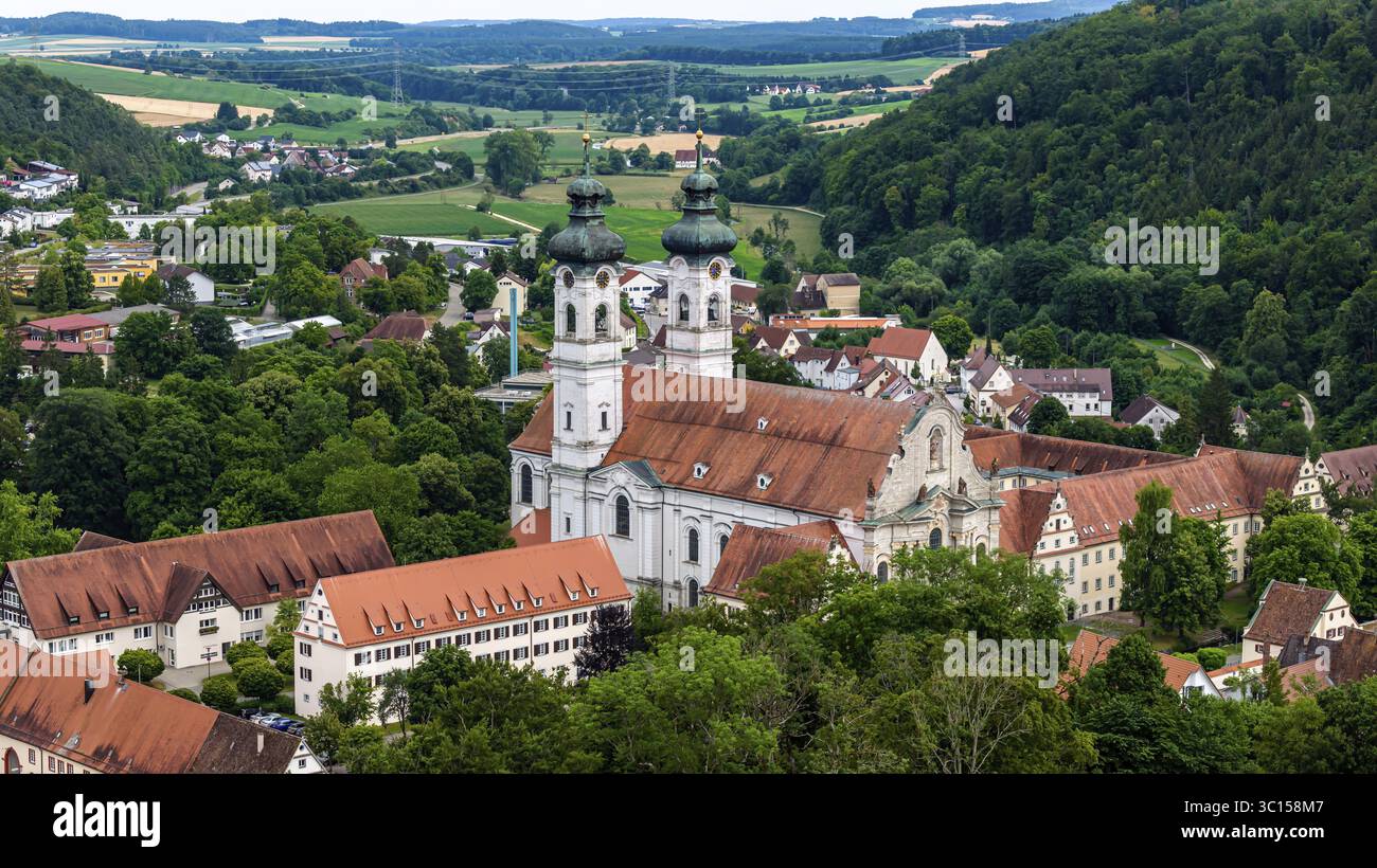 Monastère de Zwiefalten, ancienne abbaye bénédictine. Point de repère touristique sur les contreforts sud de l'Alb souabe dans le district de Reutlingen. Drone pho Banque D'Images